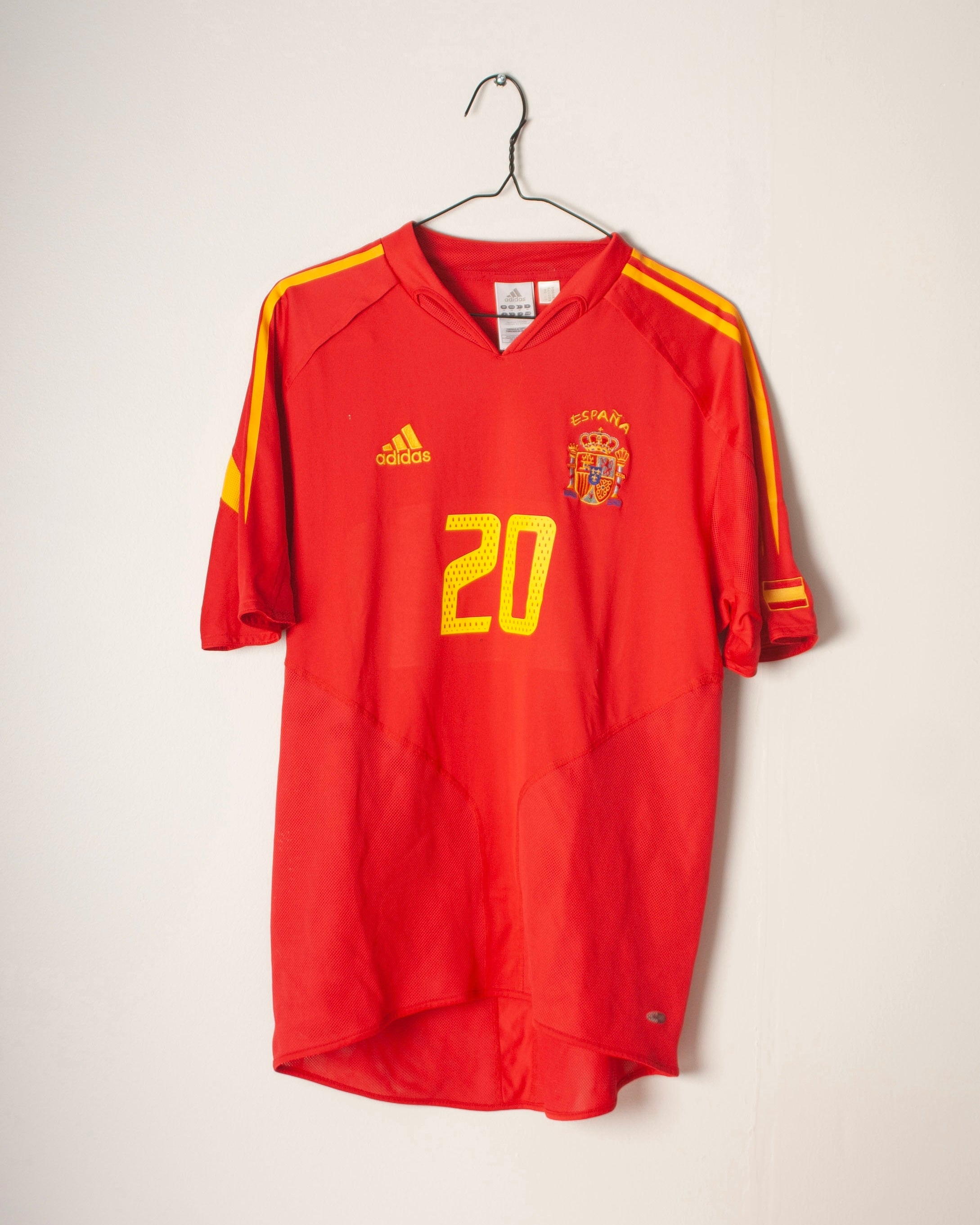 Adidas - Spain 2004 Home Football Shirt 'XAVI'
