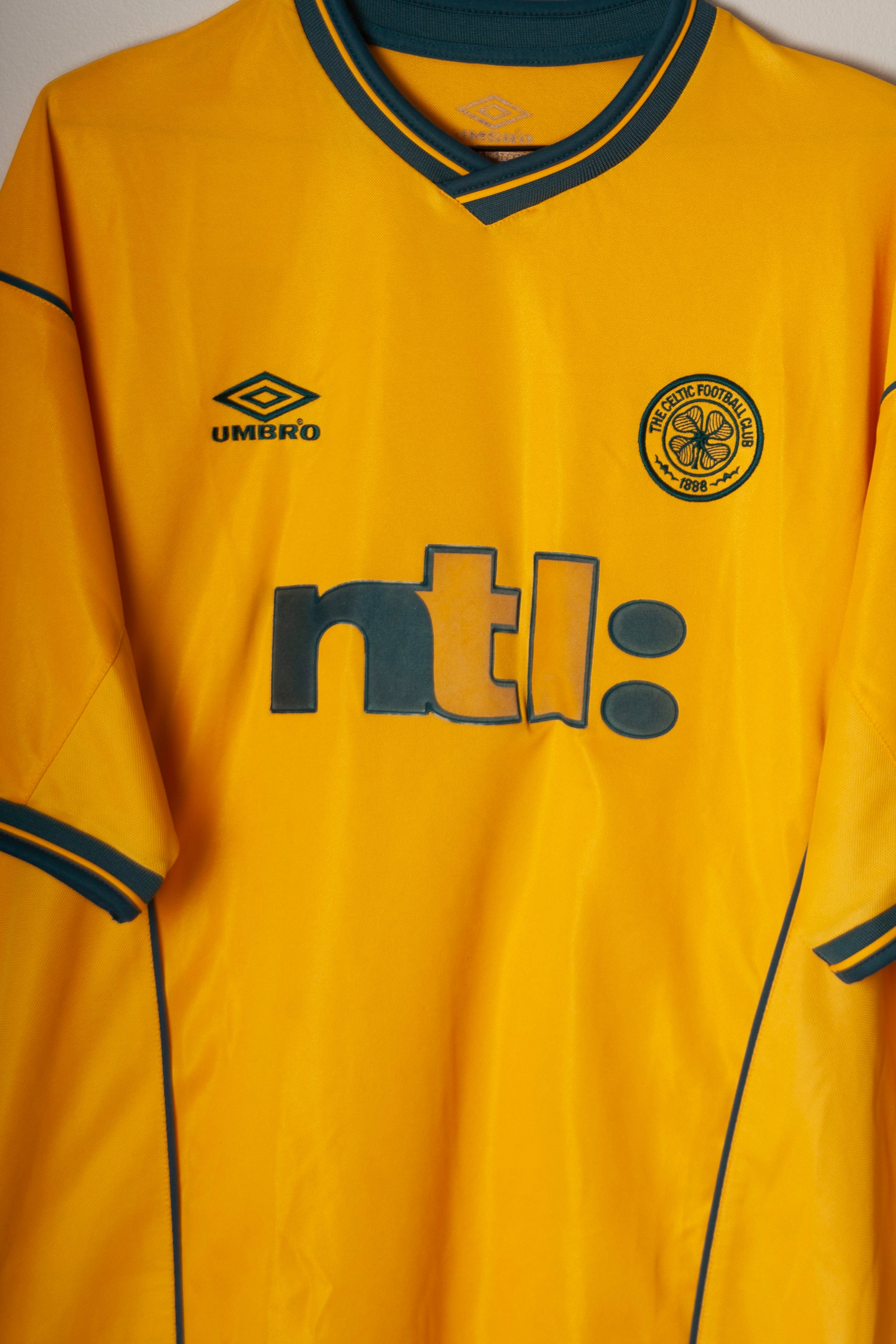 Umbro - Celtic FC 2000/01 Away Football Shirt 'LARSSON'