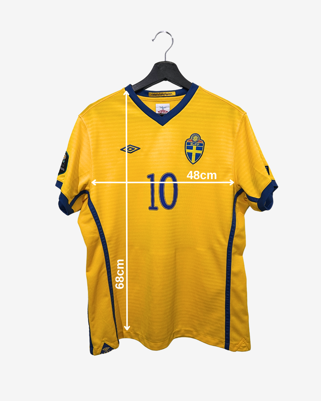Yellow sports jersey with measurements on a white background