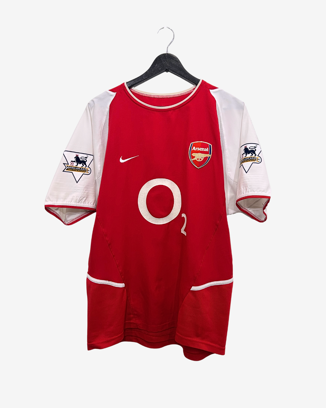 arsenal 2002 04 home vieira front o2 sponsor