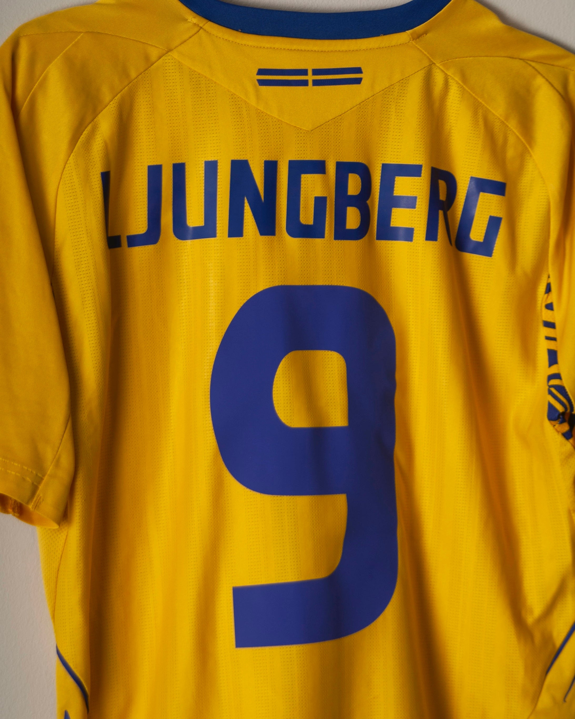 Umbro - Sweden 2008 Home Football Shirt 'LJUNGBERG'