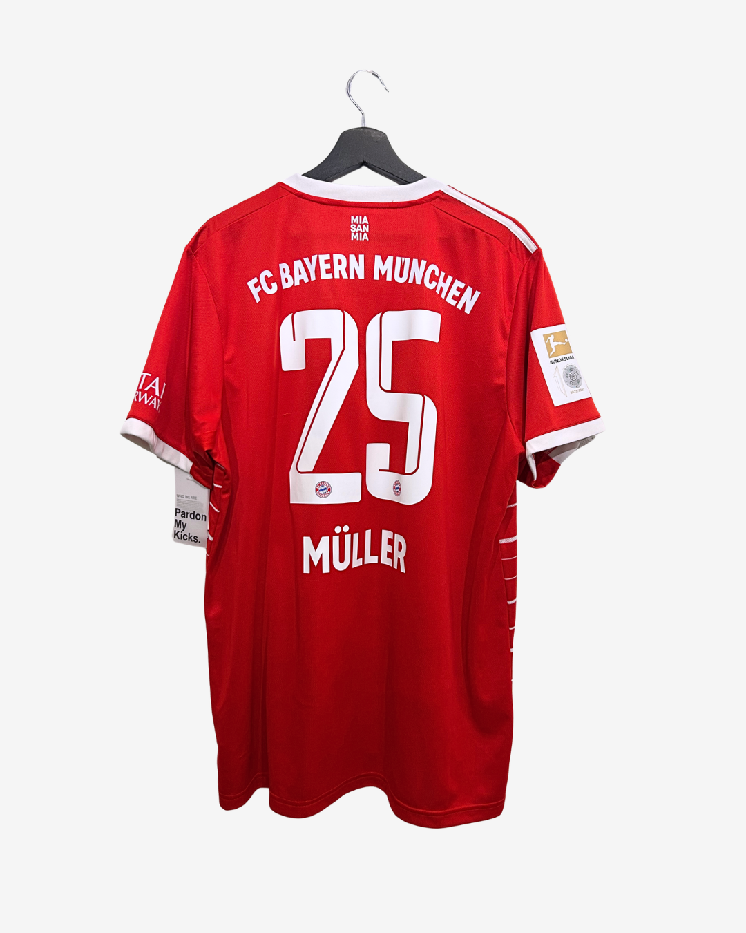 Red FC Bayern München jersey with number 25 and name 'Müller' on a white background