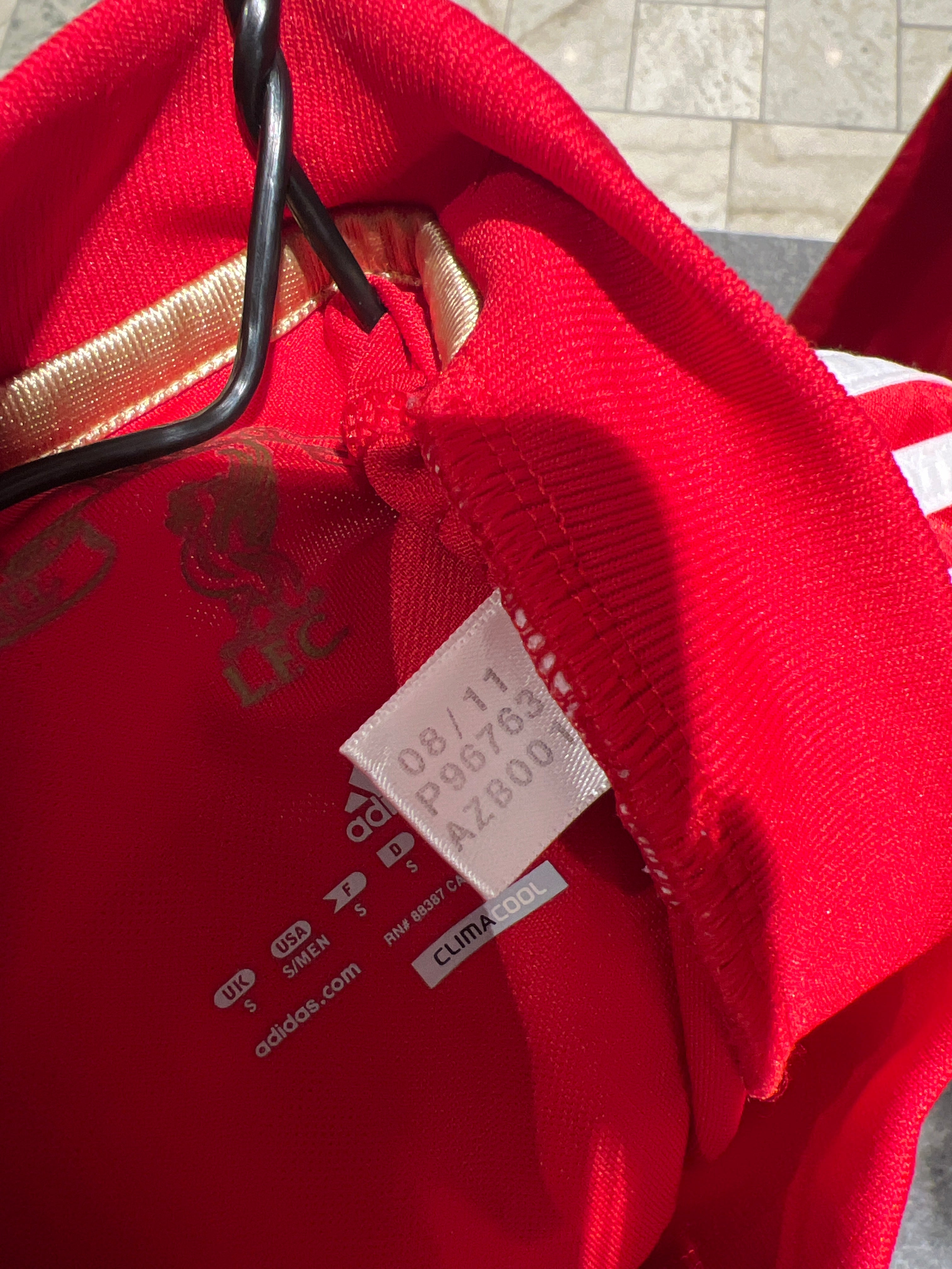 Adidas - Liverpool FC 2011/12 Home Football Shirt 'SUAREZ'