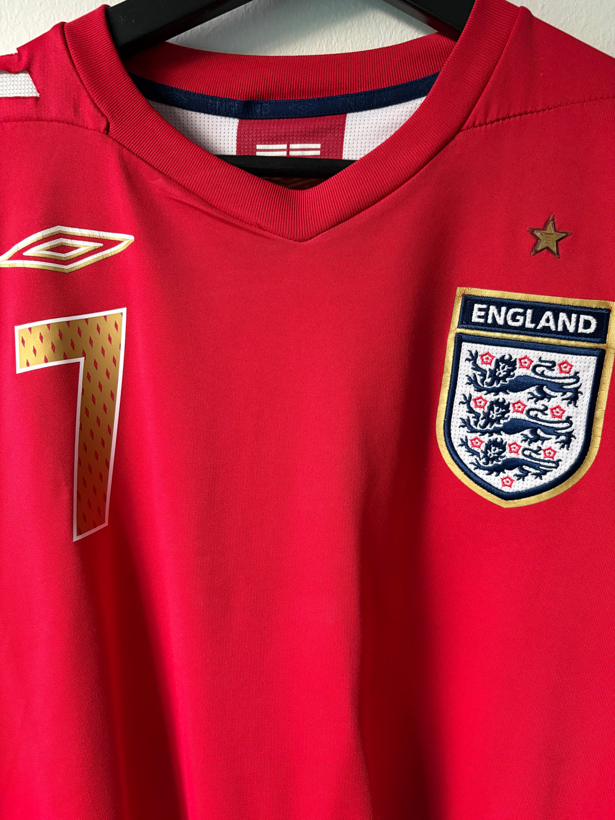 Umbro - England 2006 Away Football Shirt 'BECKHAM'
