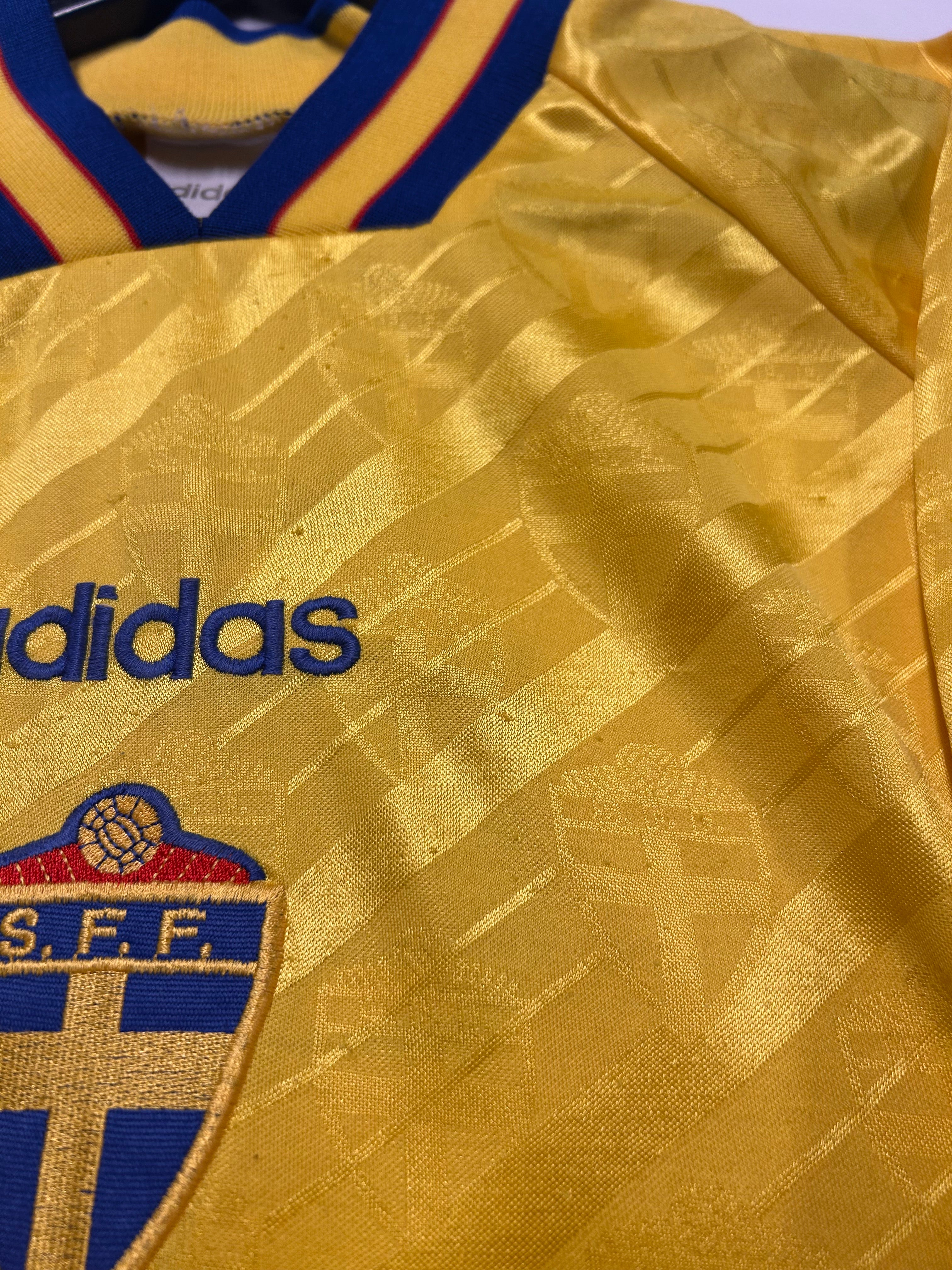 Adidas - Sweden 1994 Home Football Shirt 'LARSSON'