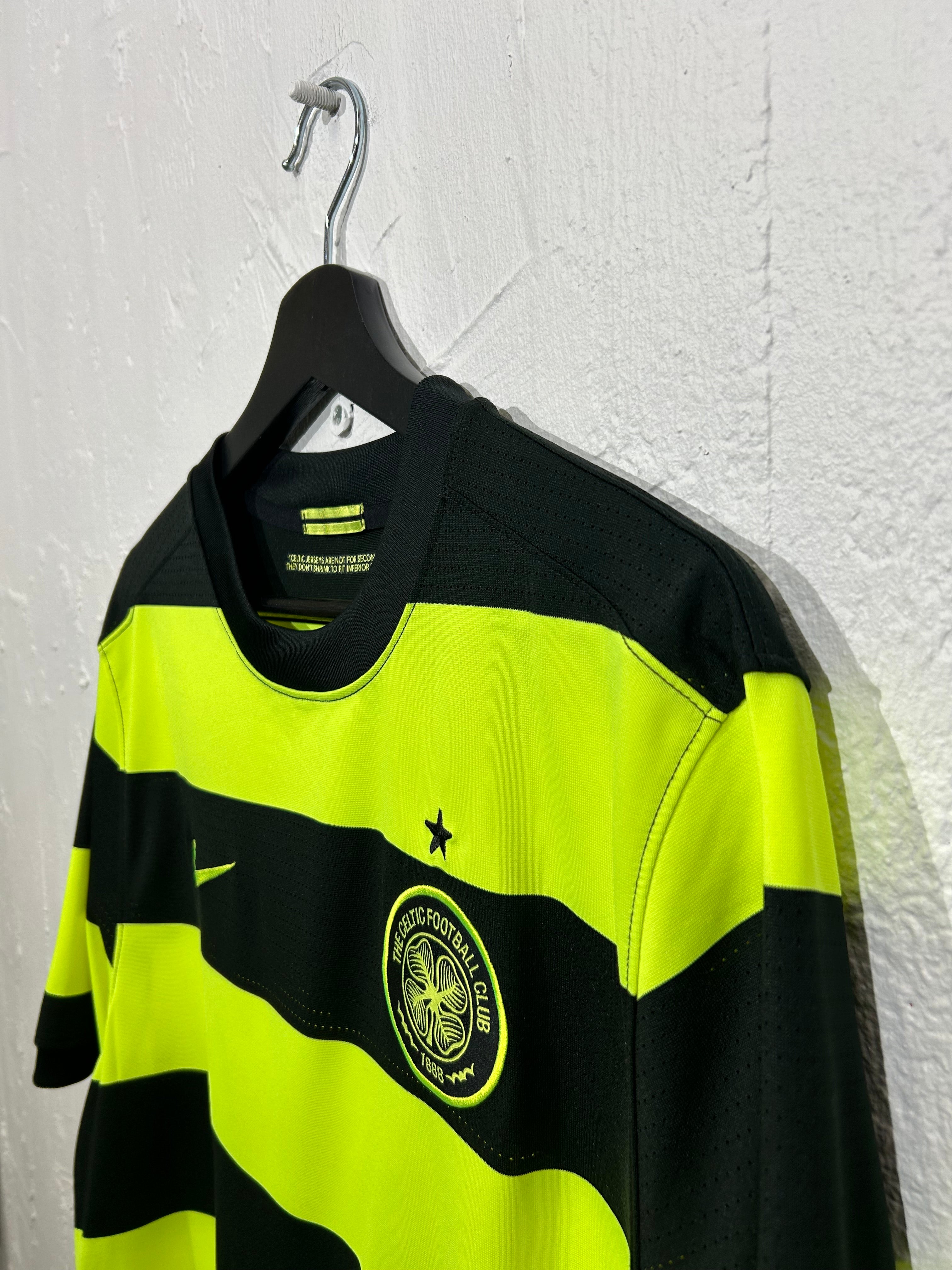 Nike - Celtic FC 2010/11 Third Football Shirt 'LJUNGBERG'