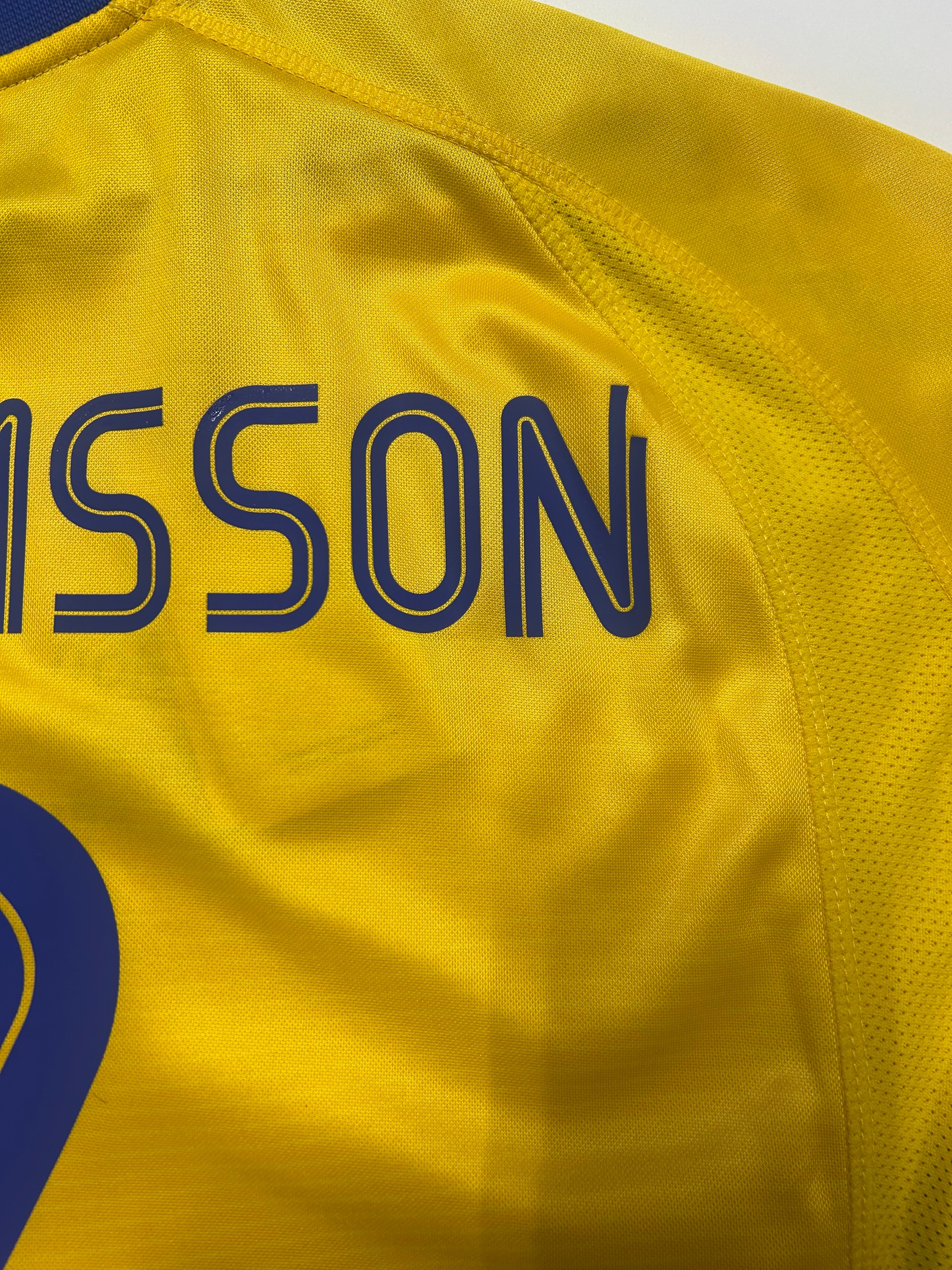 Umbro - Sweden 2004 Home Football Shirt 'WILHELMSSON'