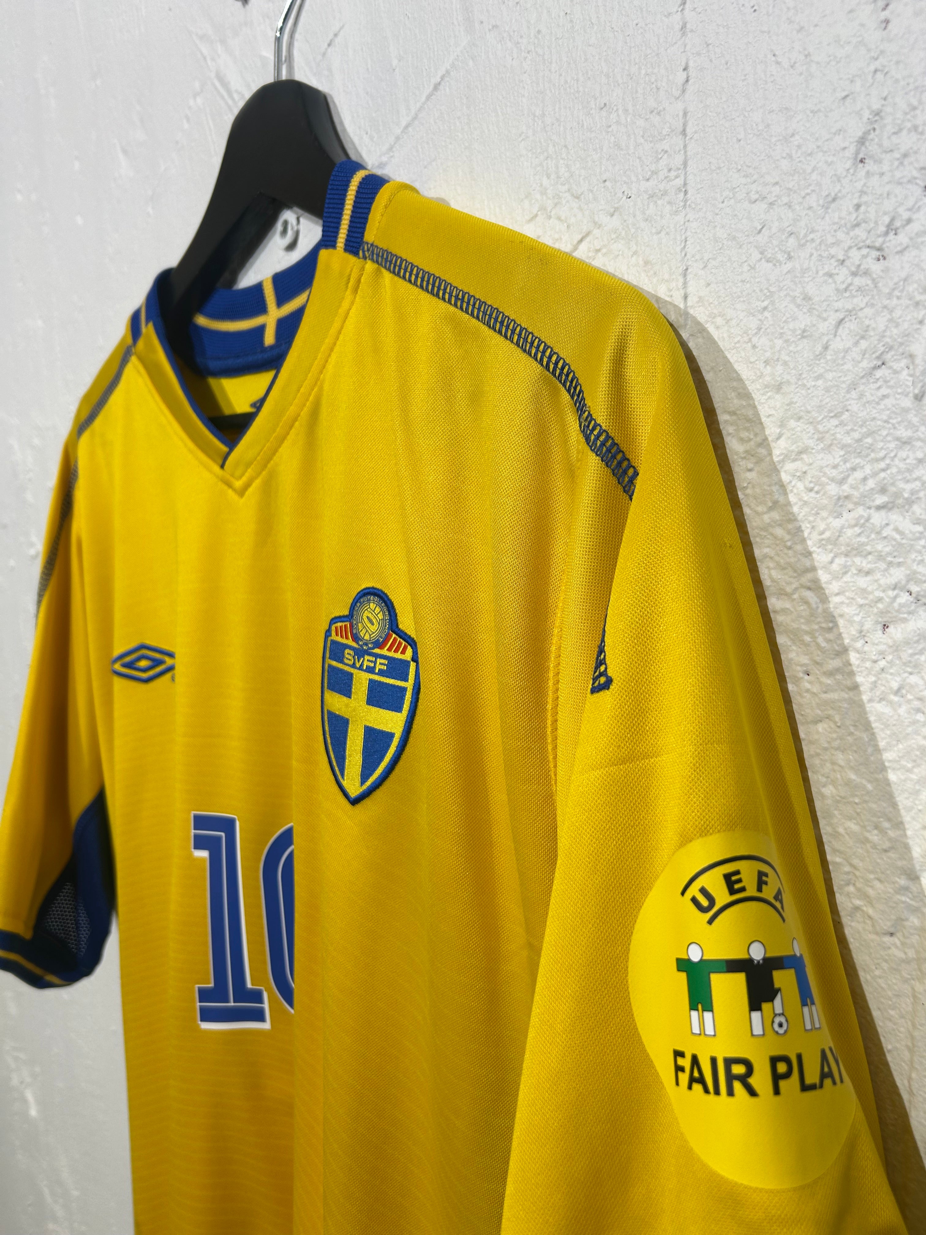 Umbro - Sweden 2004 Home Football Shirt 'IBRAHIMOVIC'