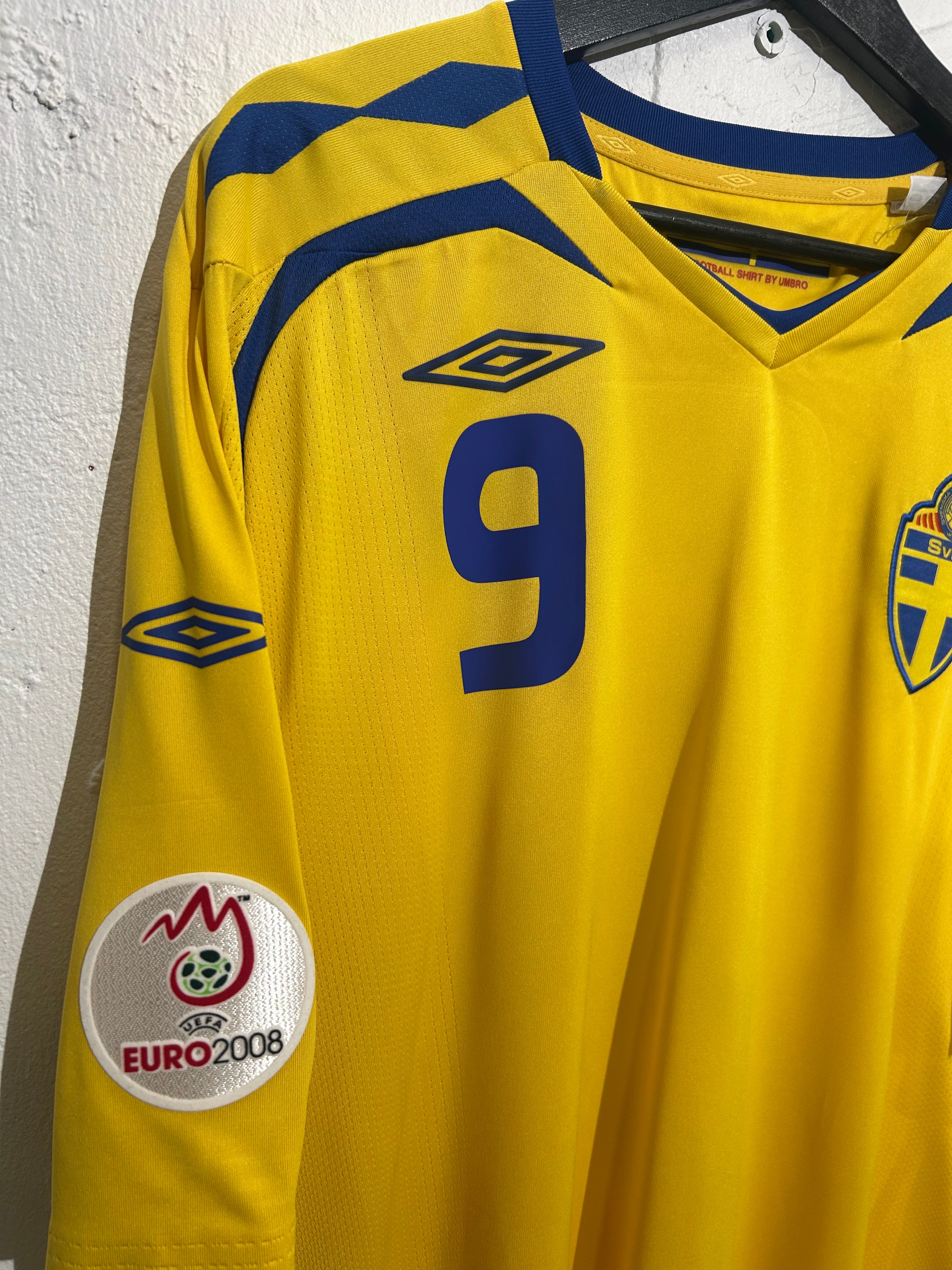 Umbro - Sweden 2008 Home Football Shirt 'LJUNGBERG'