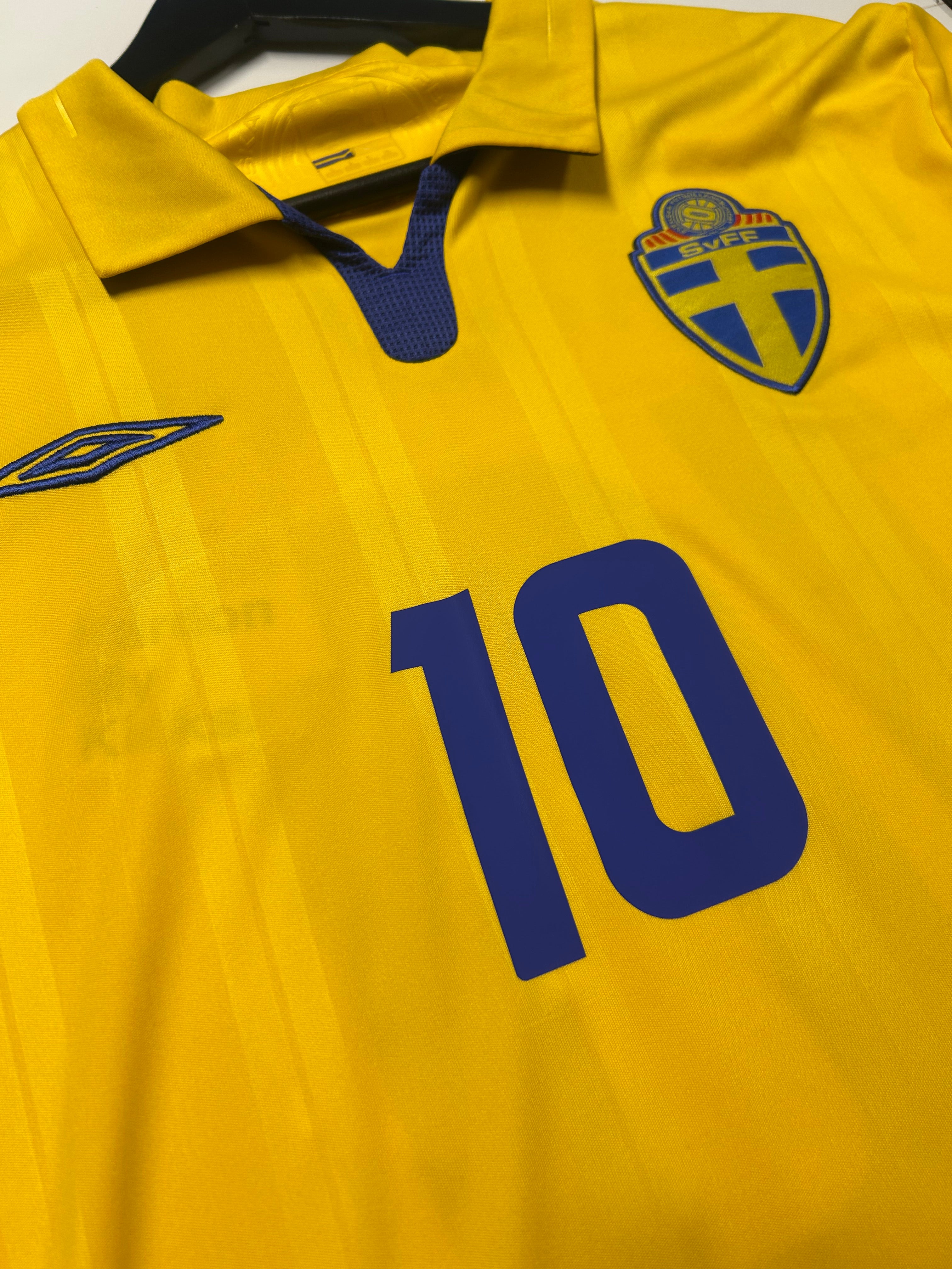Umbro - Sweden 2009 Home Football Shirt 'IBRAHIMOVIC'