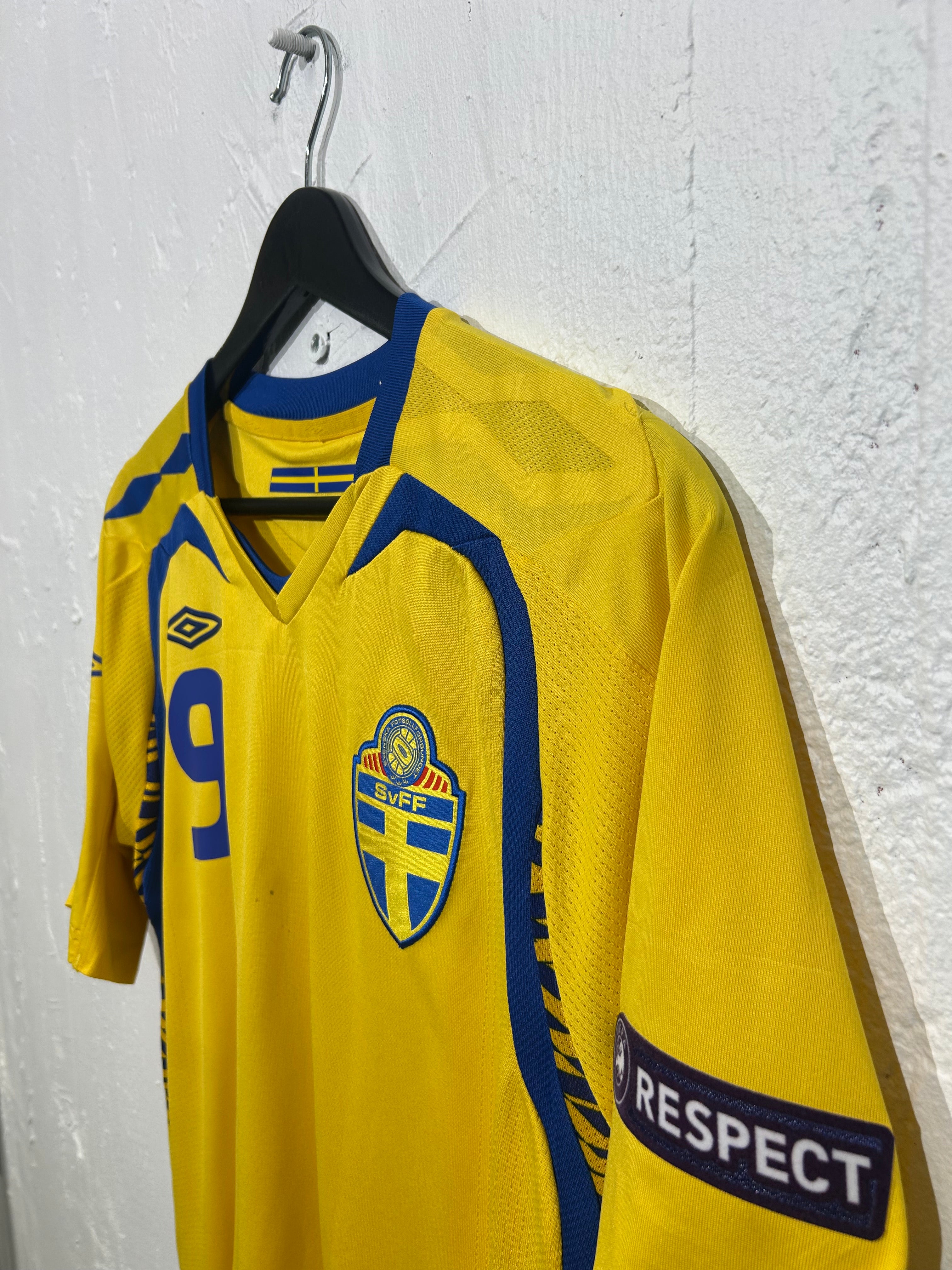 Umbro - Sweden 2008 Home Football Shirt 'LJUNGBERG'