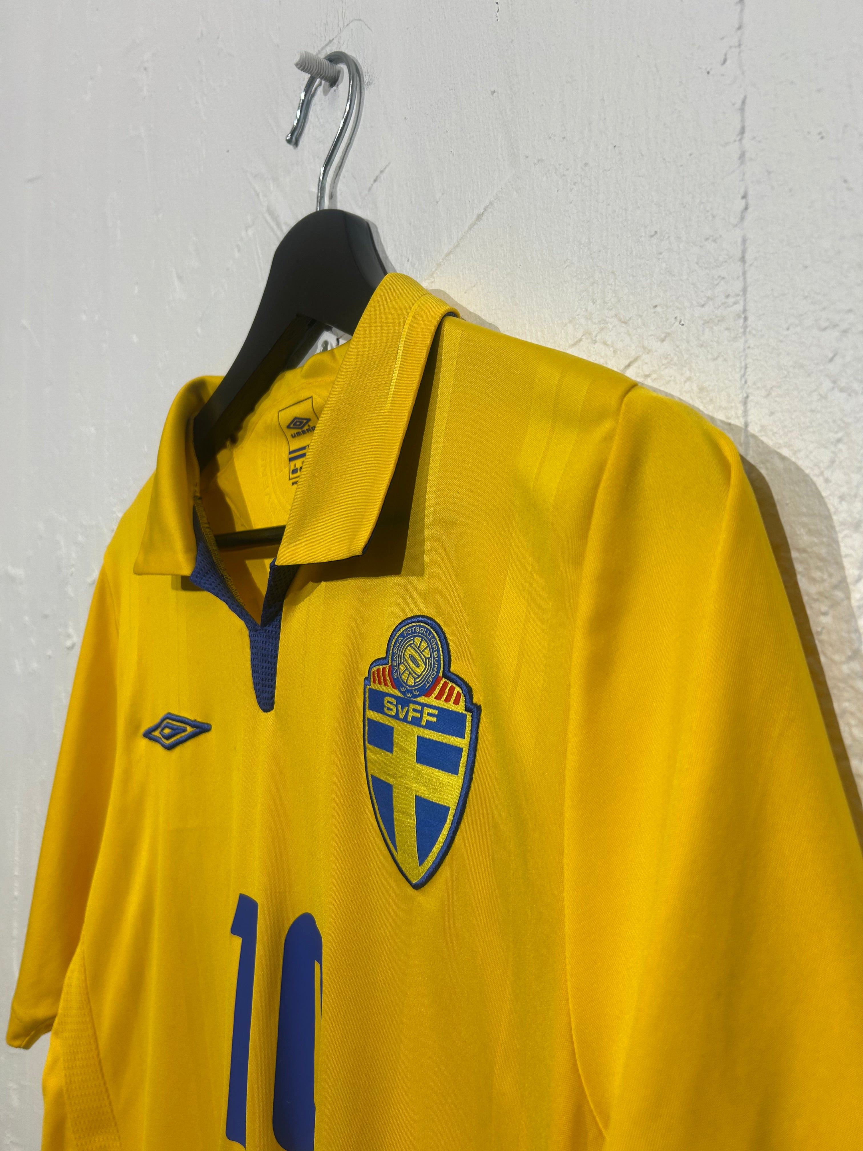 Umbro - Sweden 2009 Home Football Shirt 'IBRAHIMOVIC'