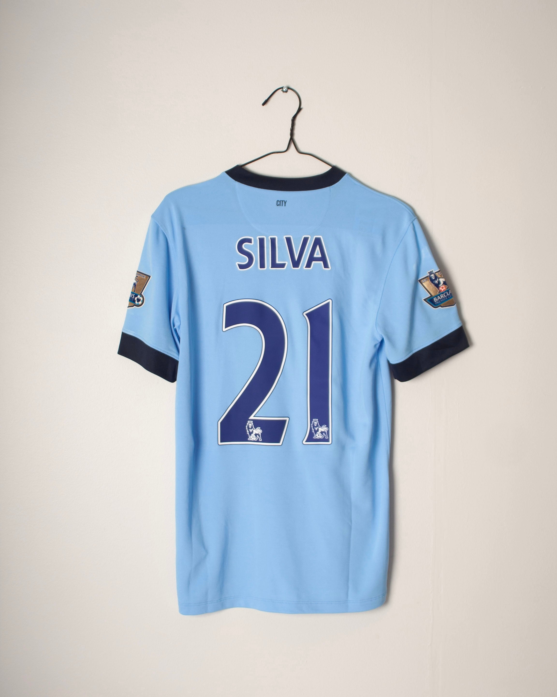 “Manchester City tröja 2014/15 med 'SILVA' och nummer 21 – officiell spelarnamn- och numrering.”