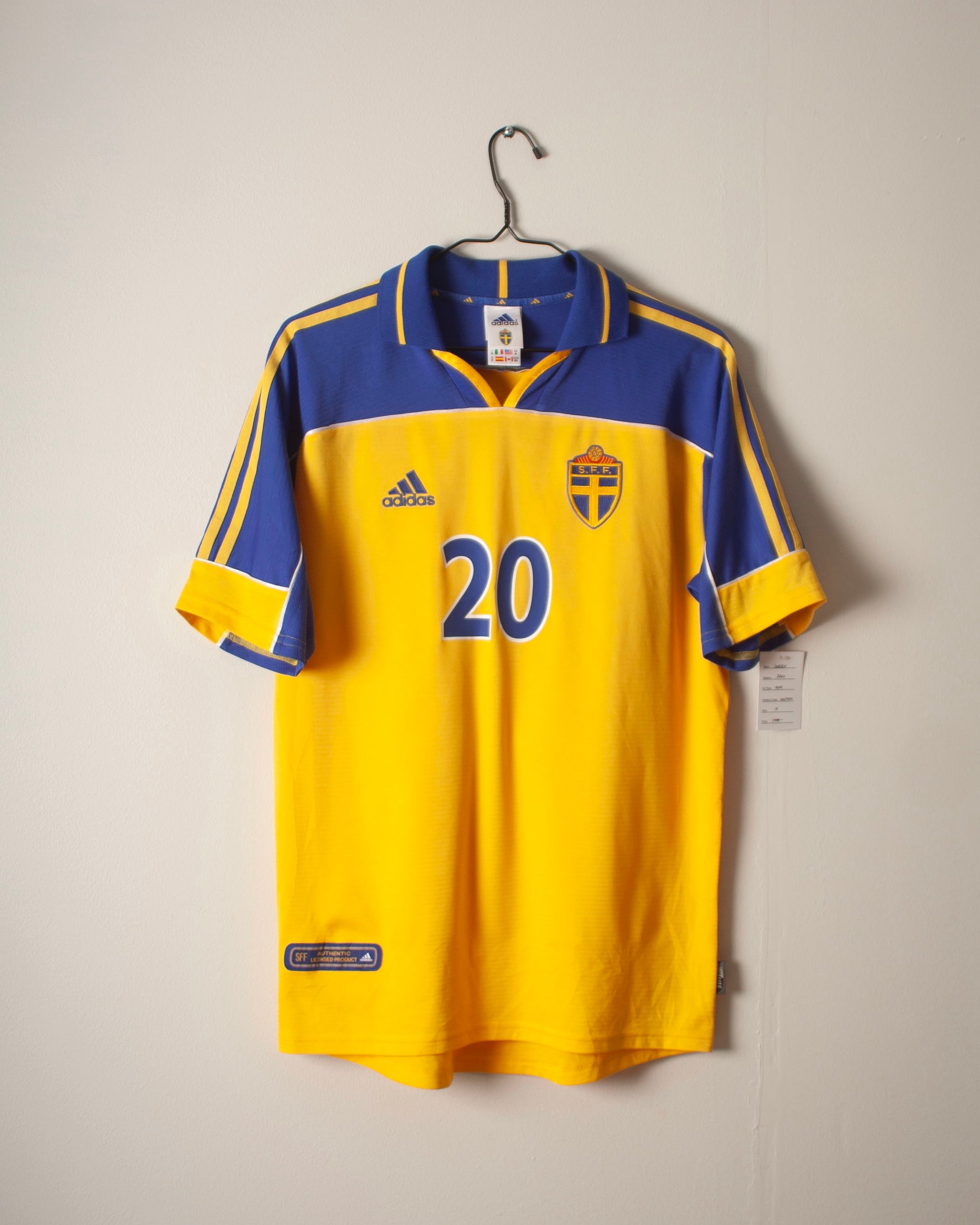 Adidas - Sweden 2000 Home Football Shirt 'LARSSON'