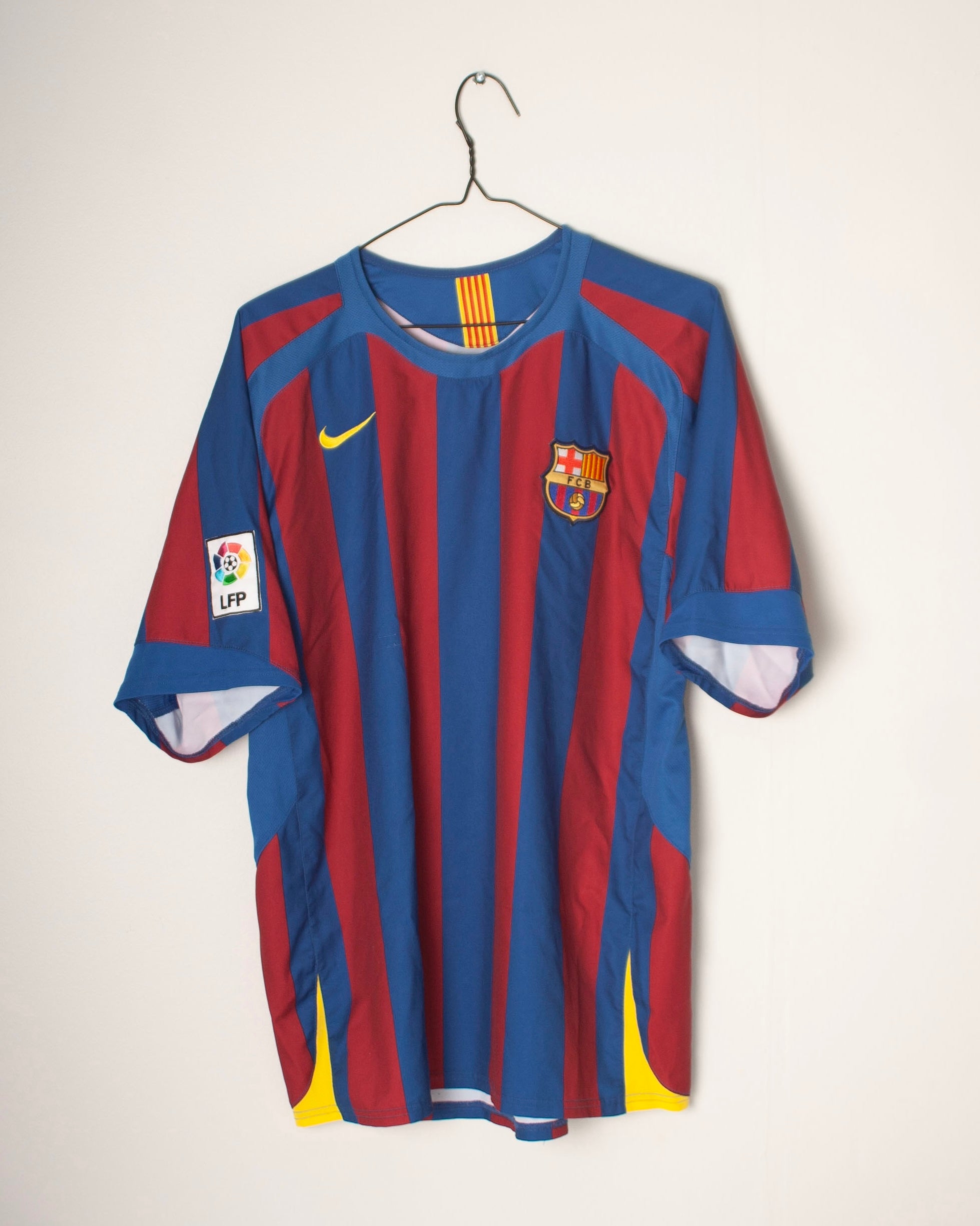 Nike - FC Barcelona 2005/06 Home Football Shirt 'MESSI'