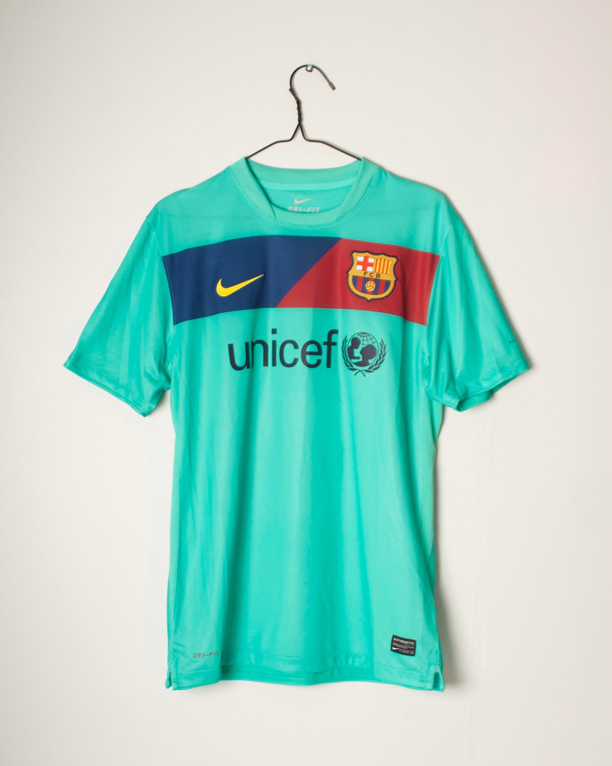 Nike - FC Barcelona 2010/11 Away Football Shirt 'PUYOL'