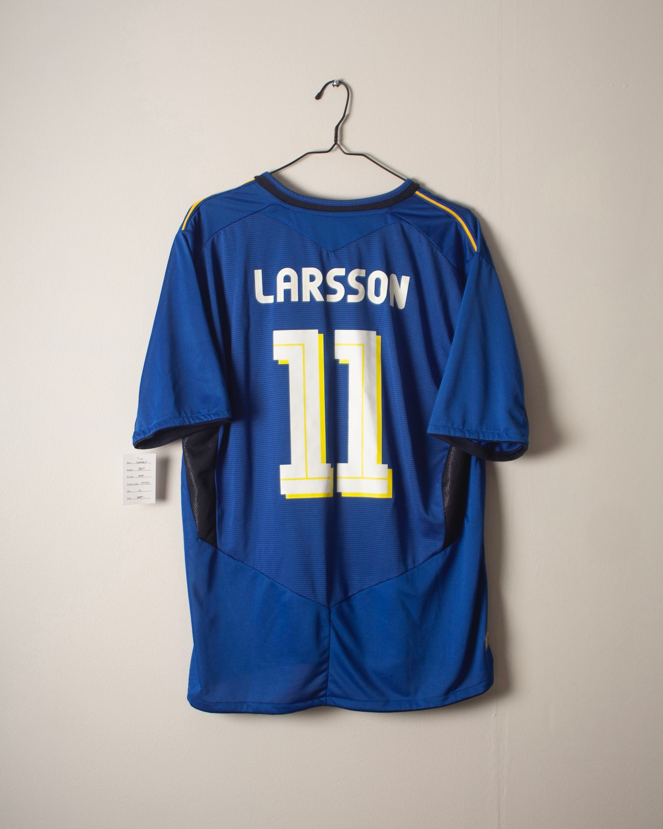 Umbro - Sweden 2005 Away Football Shirt 'LARSSON'