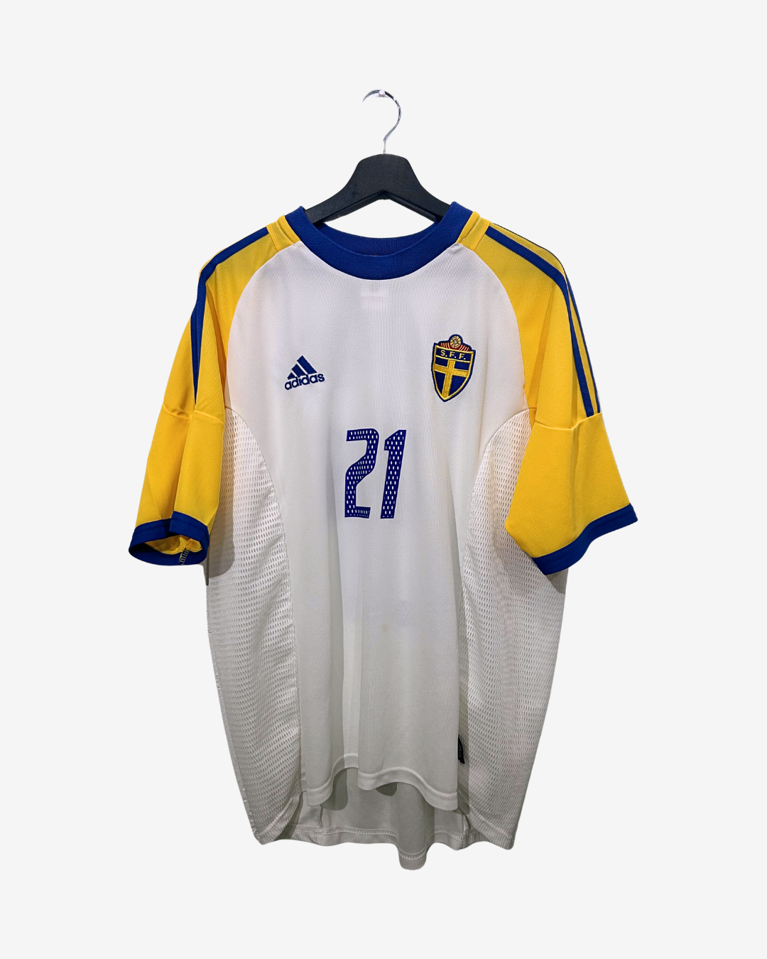 White sports jersey with yellow sleeves and blue accents, featuring the number 21 and Adidas logo, on a white background.
