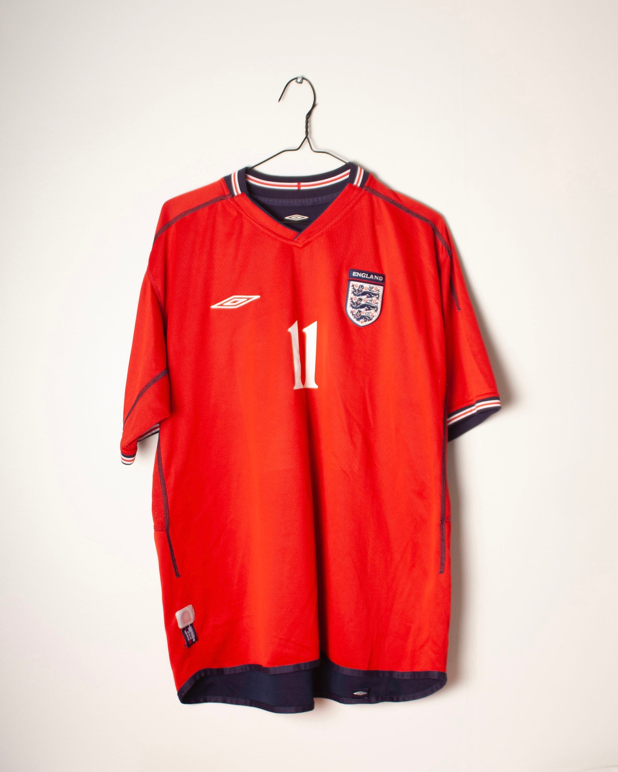 Umbro - England 2002 Away Football Shirt 'HESKEY'