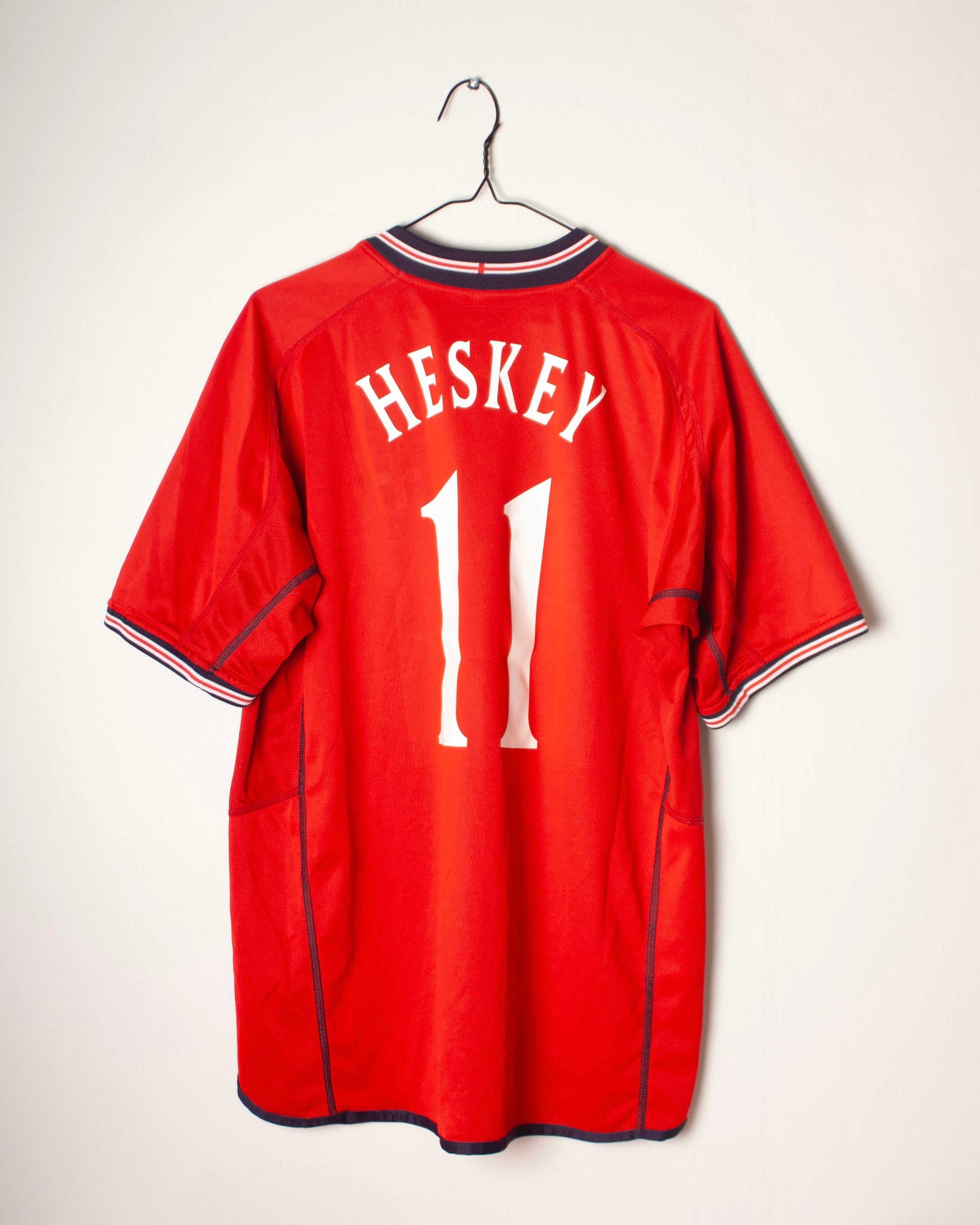 Umbro - England 2002 Away Football Shirt 'HESKEY'