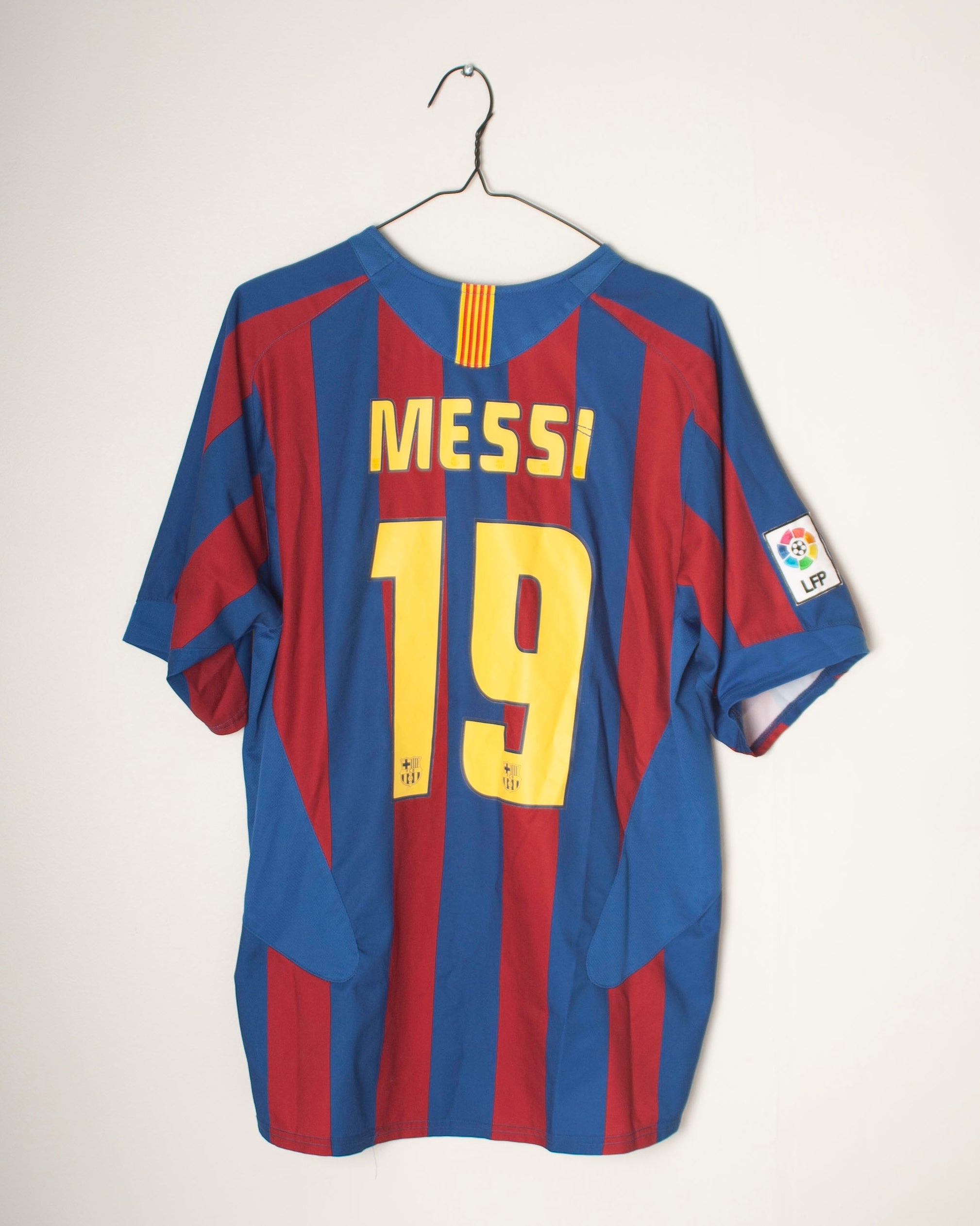 Nike - FC Barcelona 2005/06 Home Football Shirt 'MESSI'