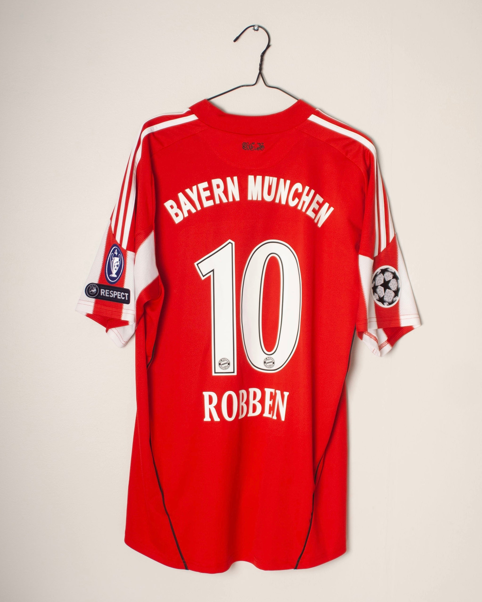 Adidas - Bayern Munchen 2009/10 Football Shirt Champions League Final 'ROBBEN'