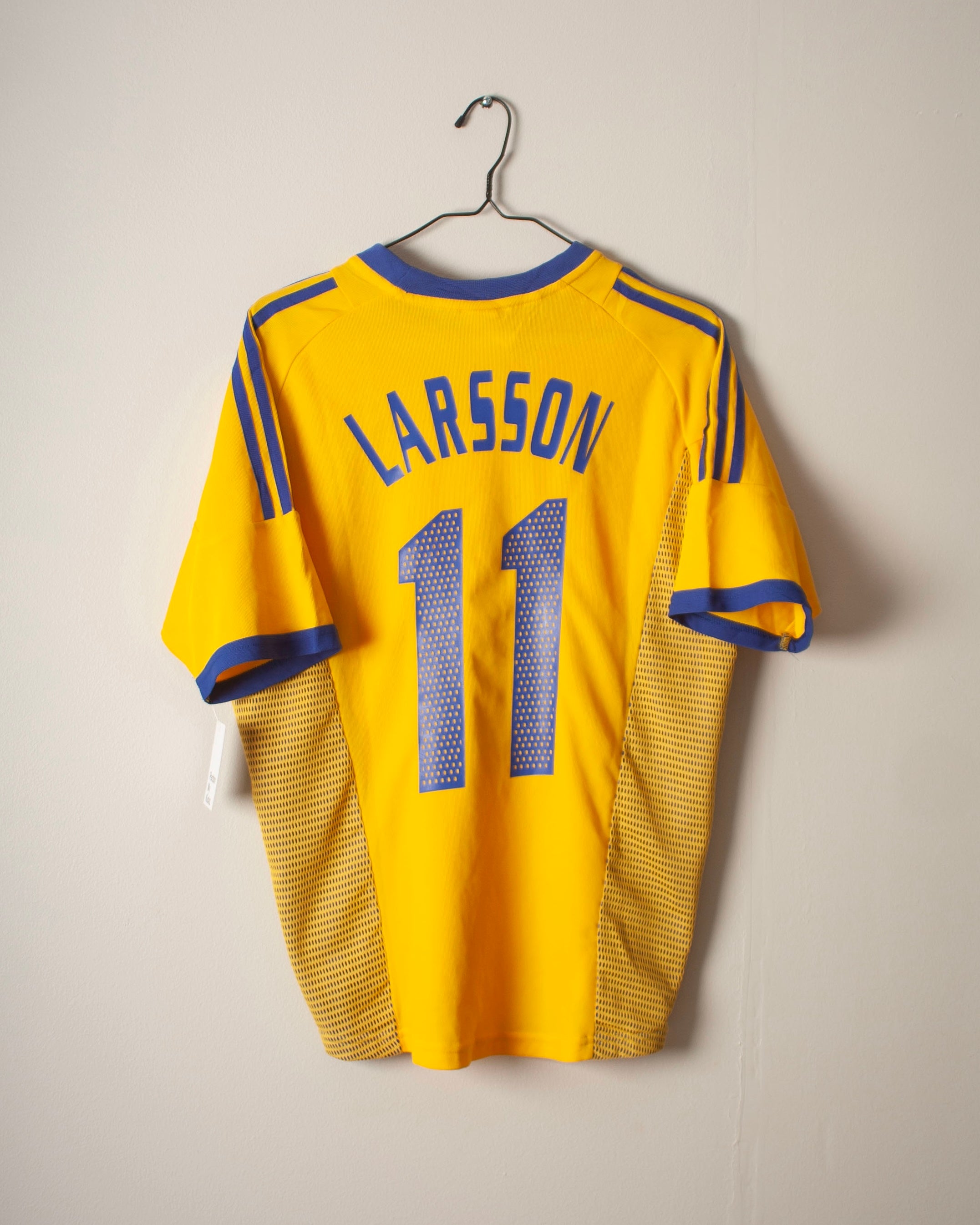 Adidas - Sweden 2002 Home Football Shirt 'LARSSON'