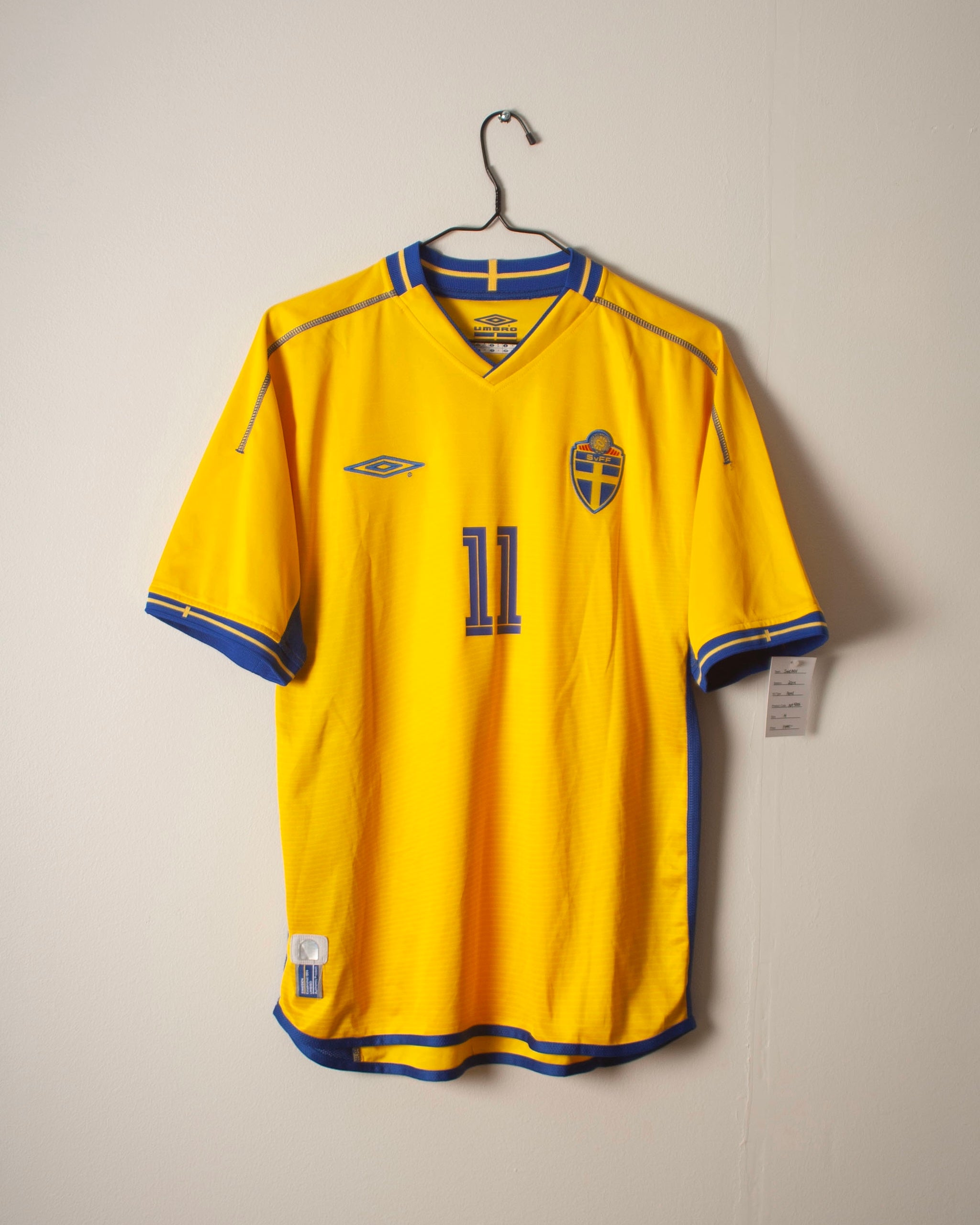Umbro - Sweden 2004 Home Football Shirt 'LARSSON'