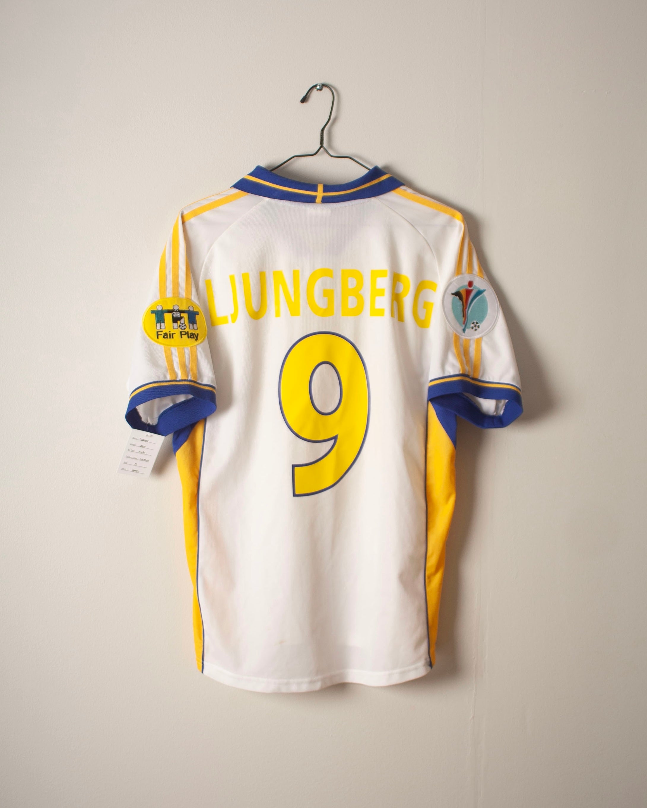 Adidas - Sweden 2000 Away Football Shirt 'LJUNGBERG'