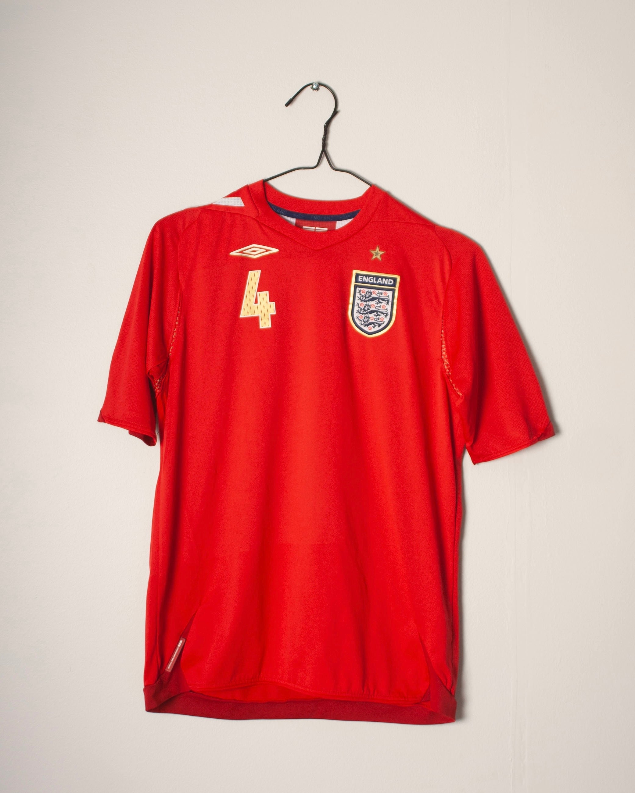 Umbro - England 2006 Away Football Shirt 'GERRARD'