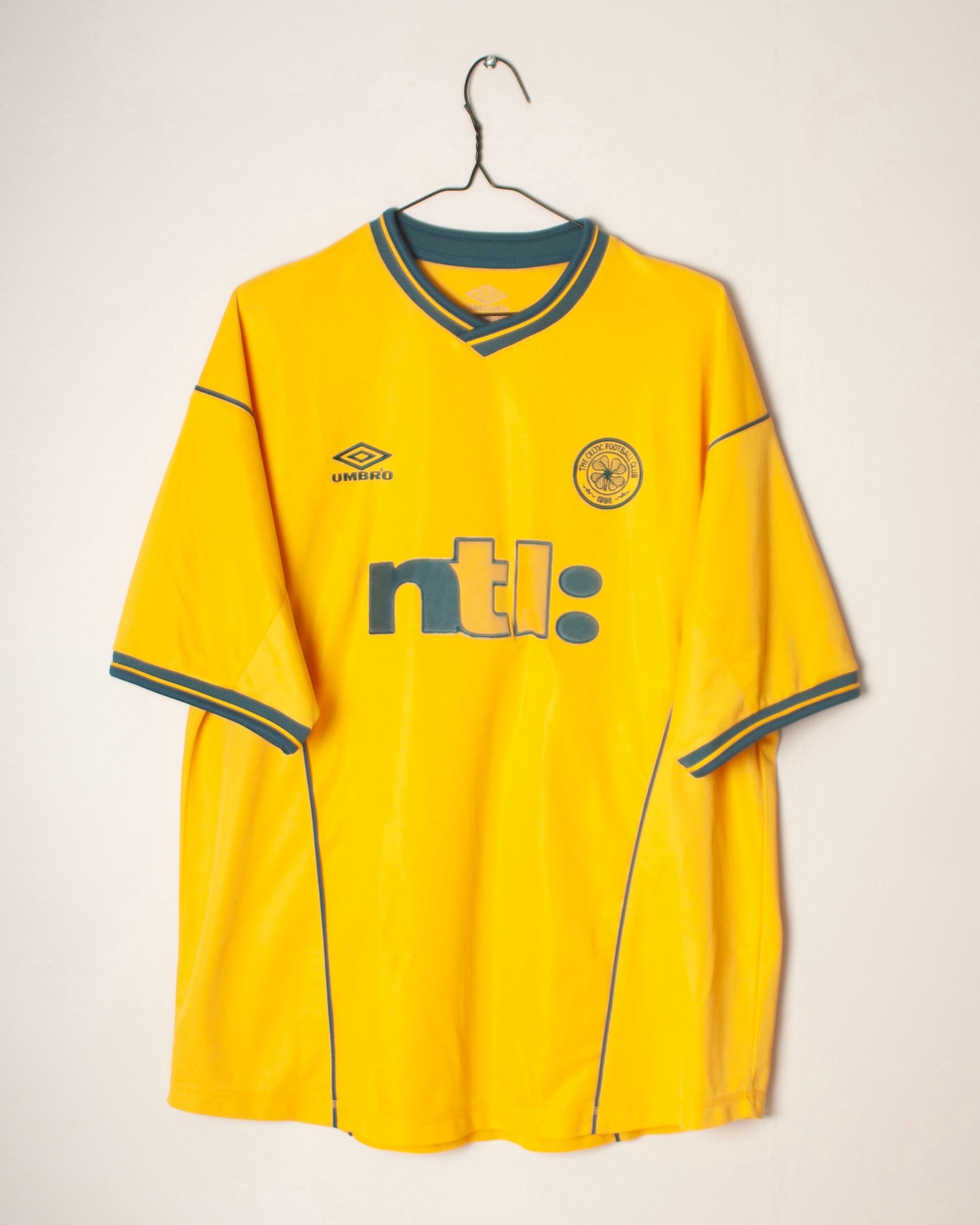 Umbro - Celtic FC 2000/01 Away Football Shirt 'LARSSON'