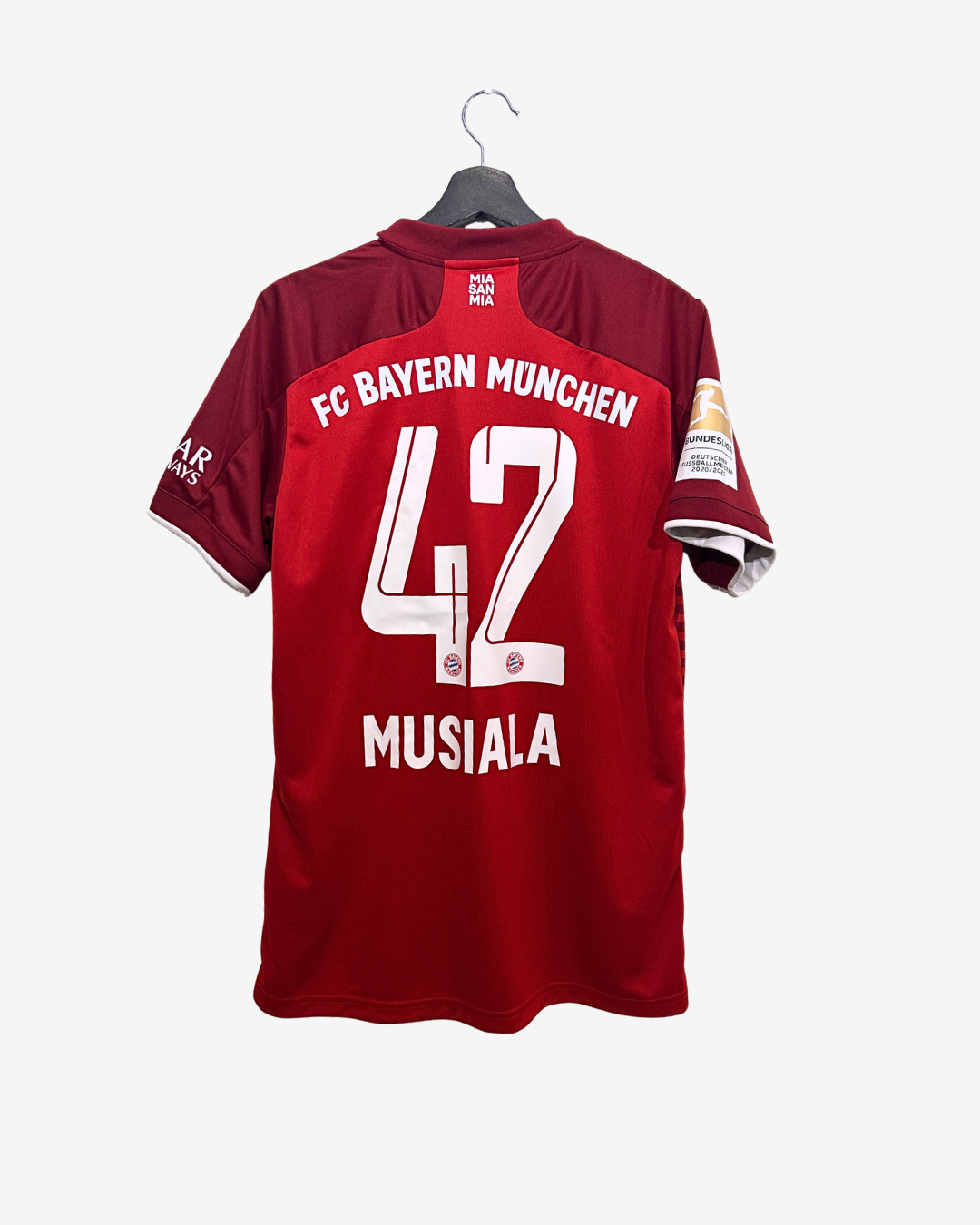 Red sports jersey with 'FC Bayern München' and number '42' on a white background