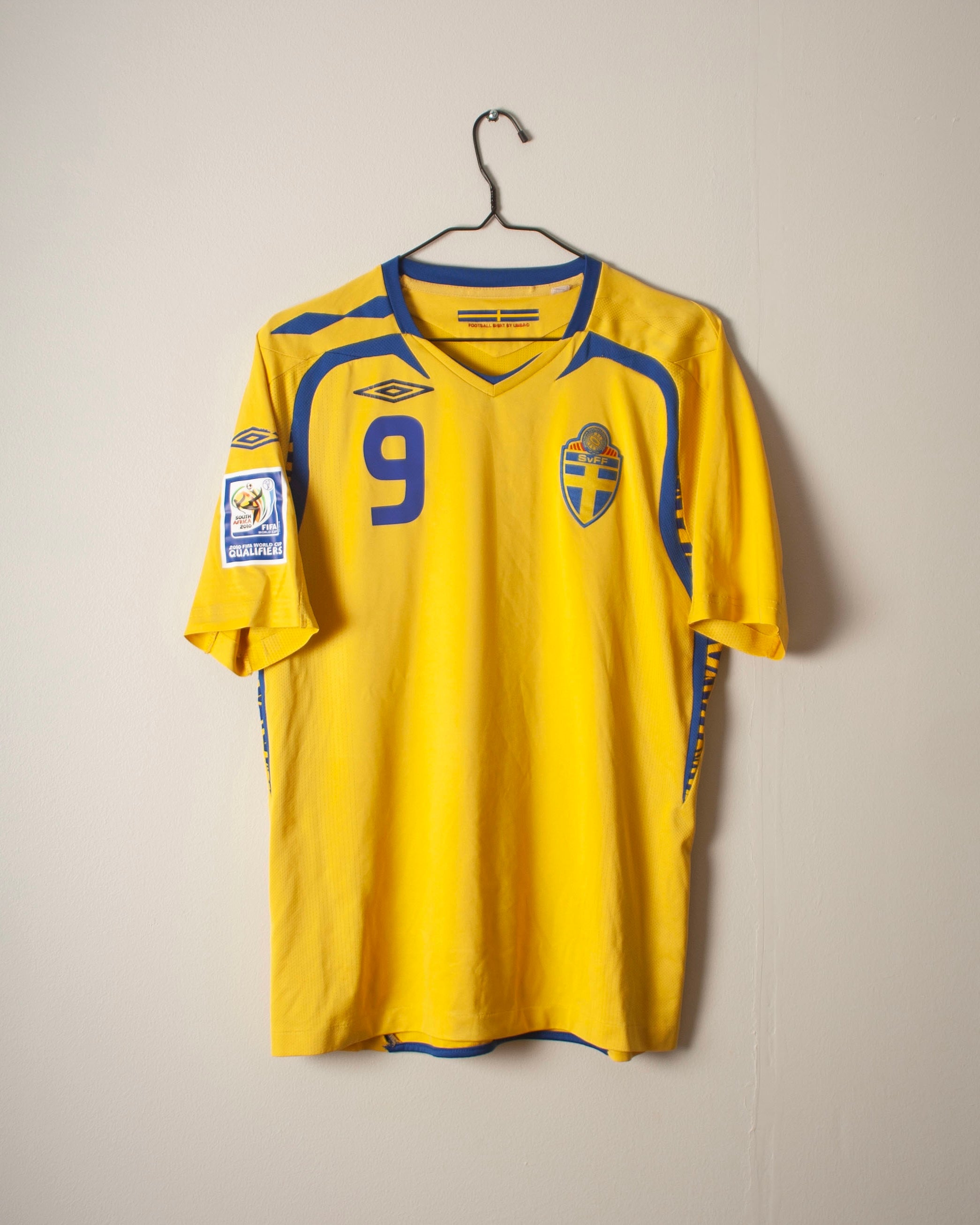Umbro - Sweden 2008 Home Football Shirt 'LJUNGBERG'