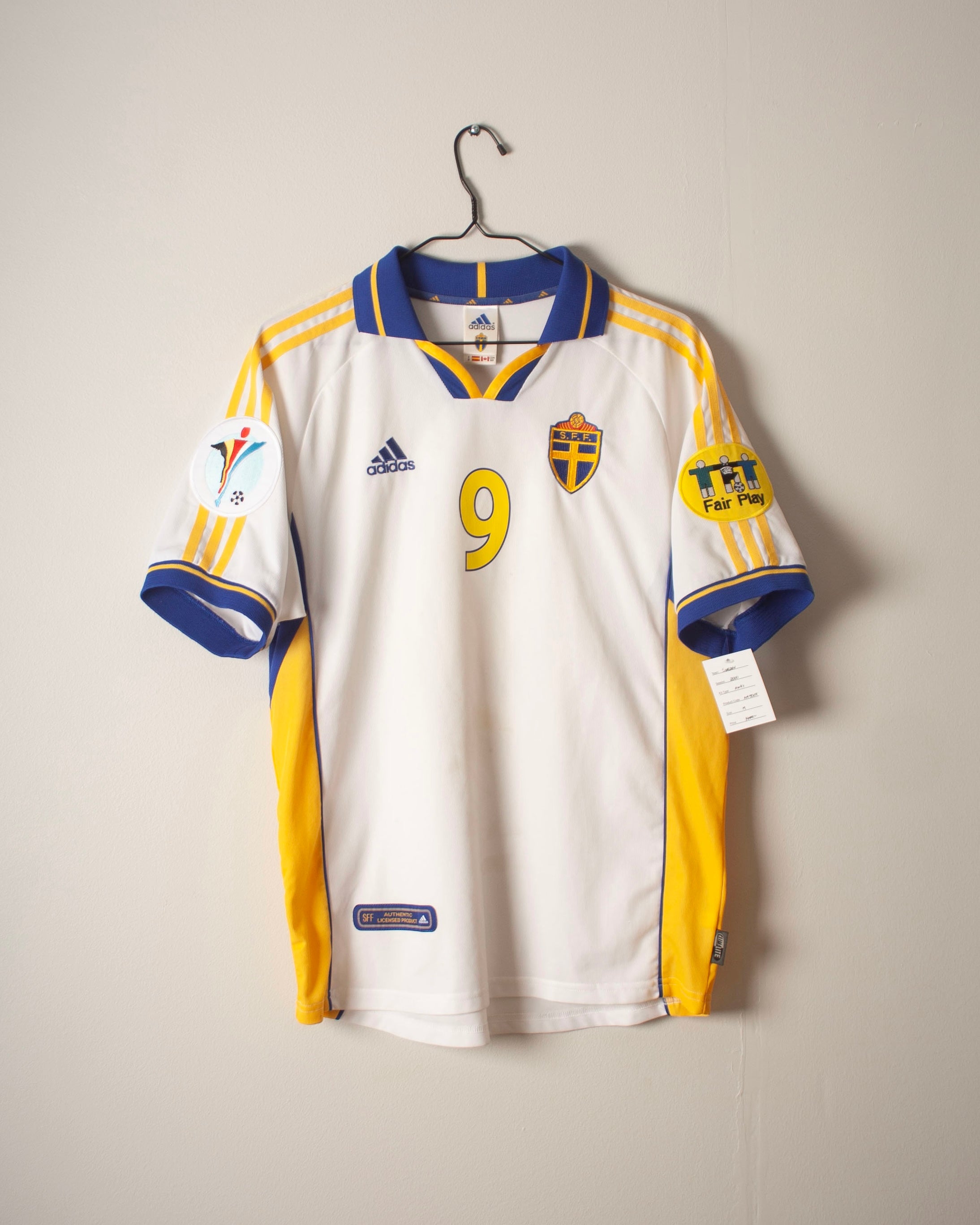 Adidas - Sweden 2000 Away Football Shirt 'LJUNGBERG'