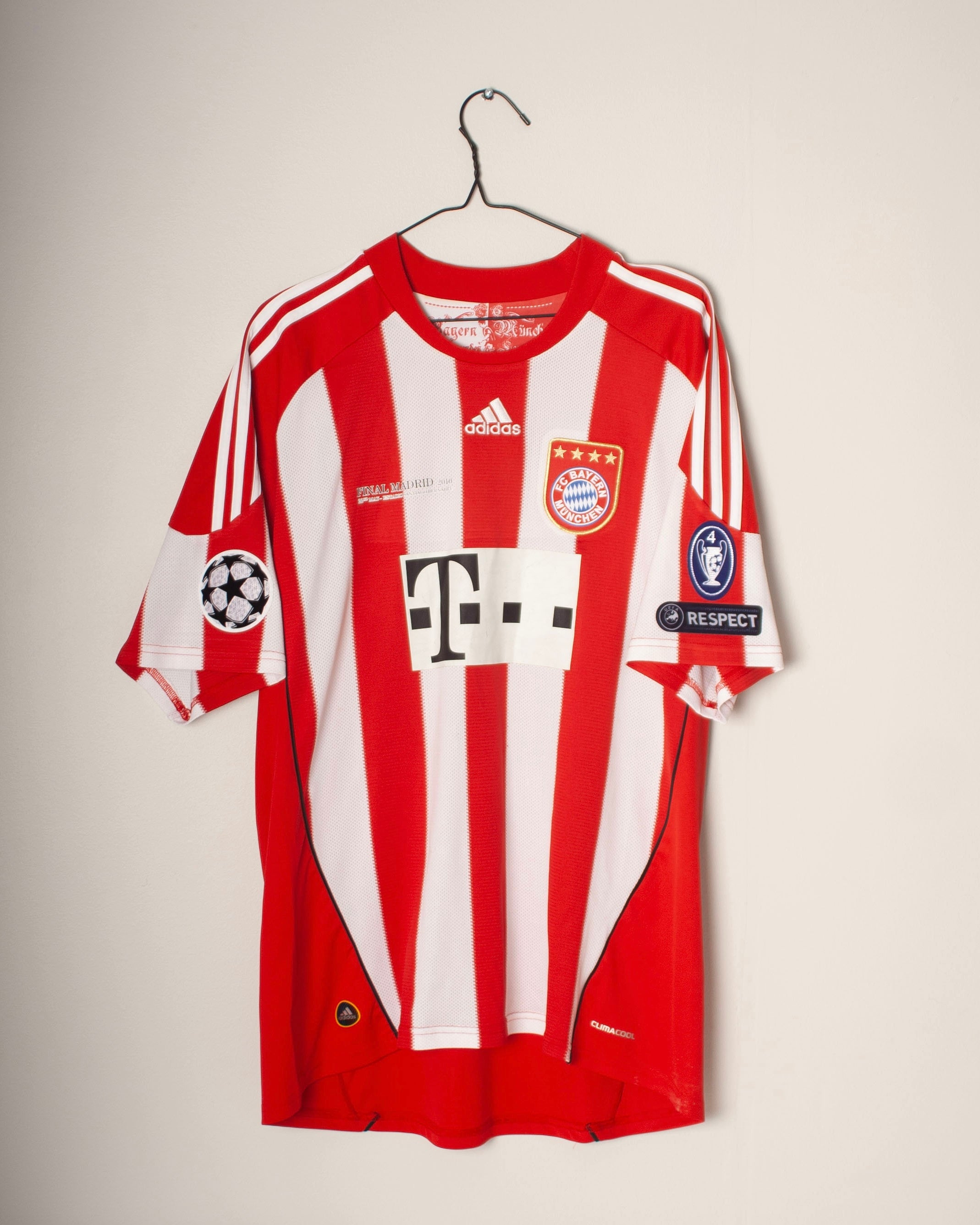 Adidas - Bayern Munchen 2009/10 Football Shirt Champions League Final 'ROBBEN'