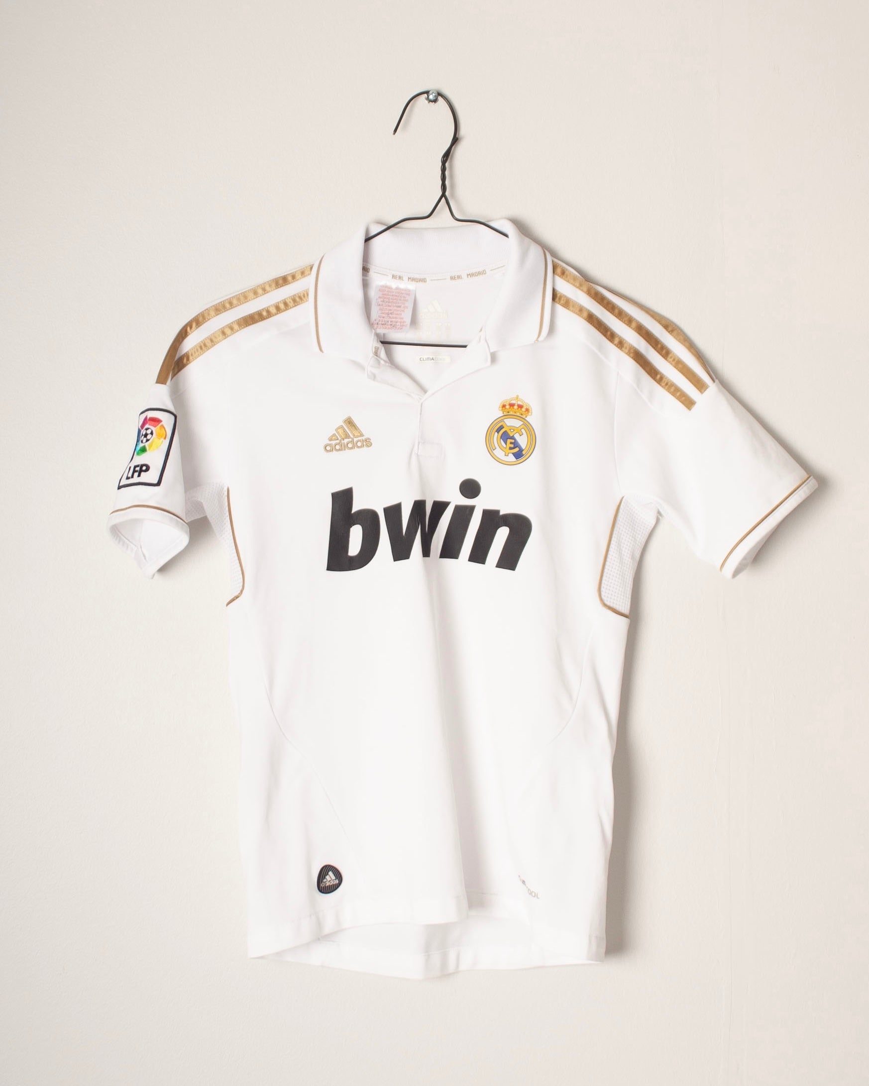 Adidas - Real Madrid 2011/12 Home Football Shirt