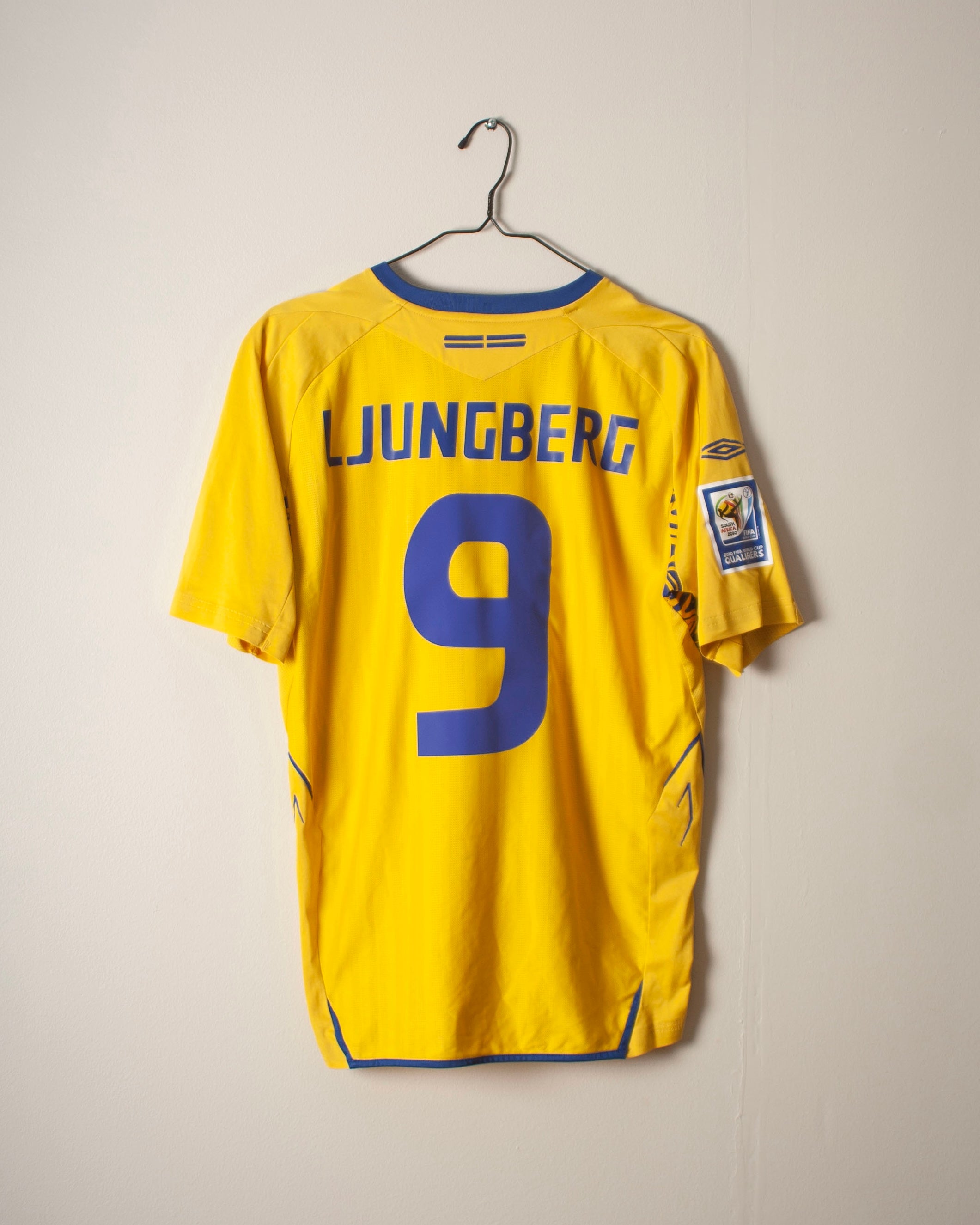 Umbro - Sweden 2008 Home Football Shirt 'LJUNGBERG'