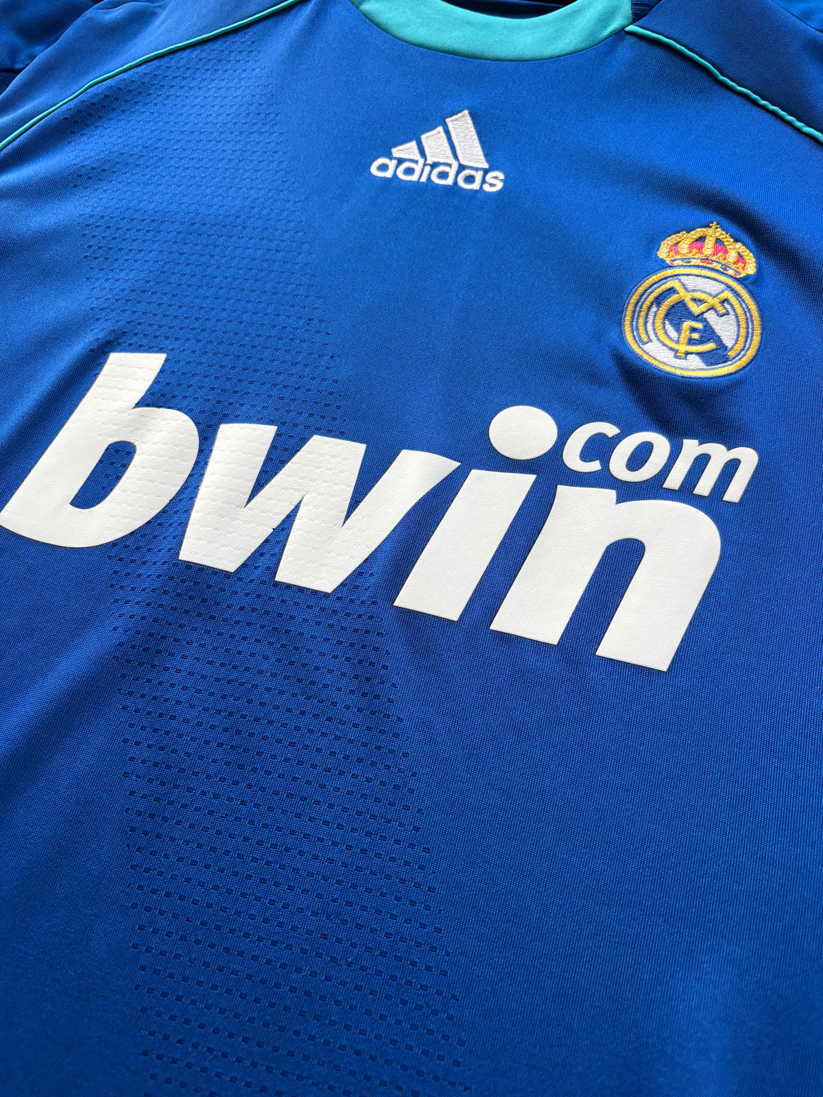 Adidas - Real Madrid 2008/09 Away Football Shirt 'GUTI.HAZ'
