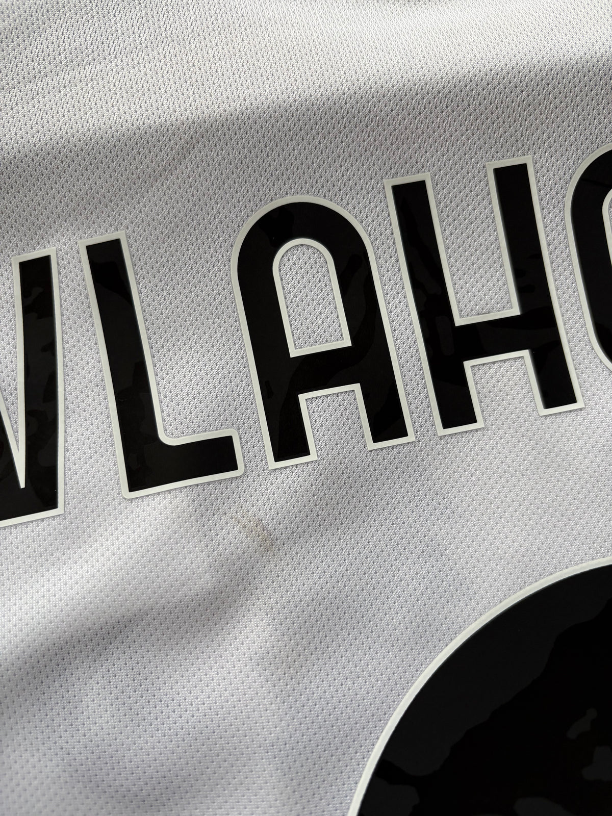 Adidas - Juventus FC 2022/23 Home Football Shirt 'VLAHOVIC'