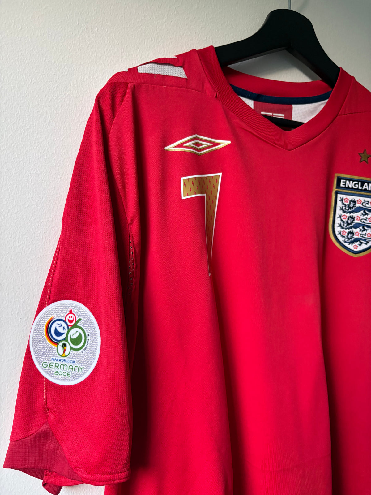 Umbro - England 2006 Away Football Shirt 'BECKHAM'