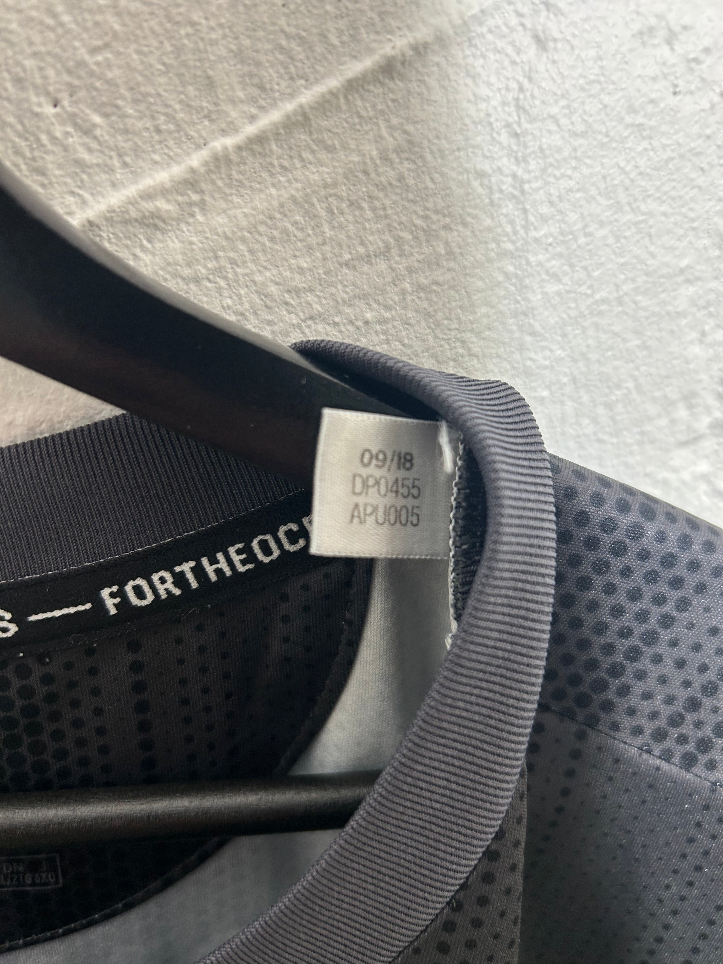 Adidas - Juventus FC  2018/19 Third Football Shirt 'RONALDO'