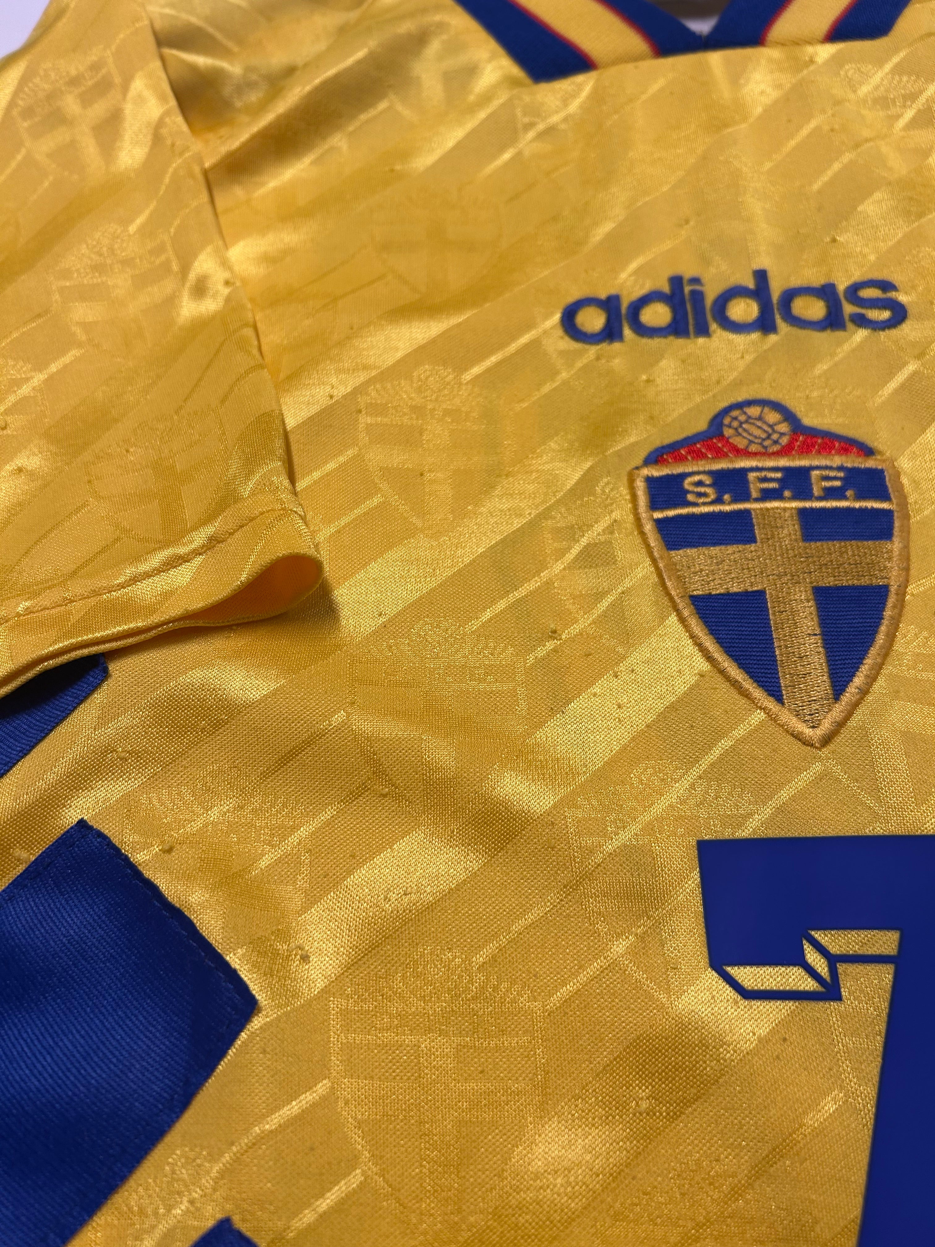 Adidas - Sweden 1994 Home Football Shirt 'LARSSON'