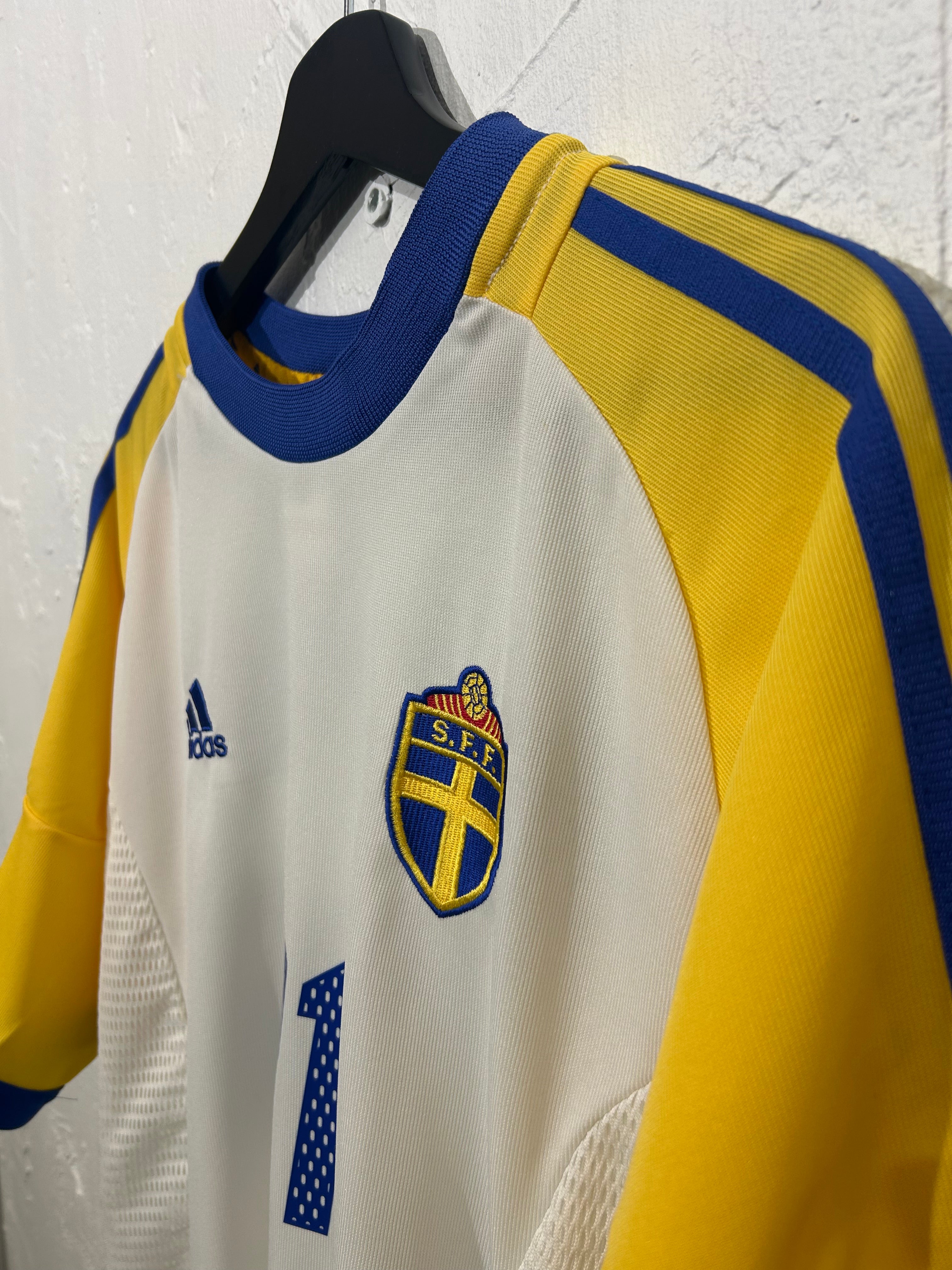 Adidas - Sweden 2002 Away Football Shirt 'IBRAHIMOVIC'