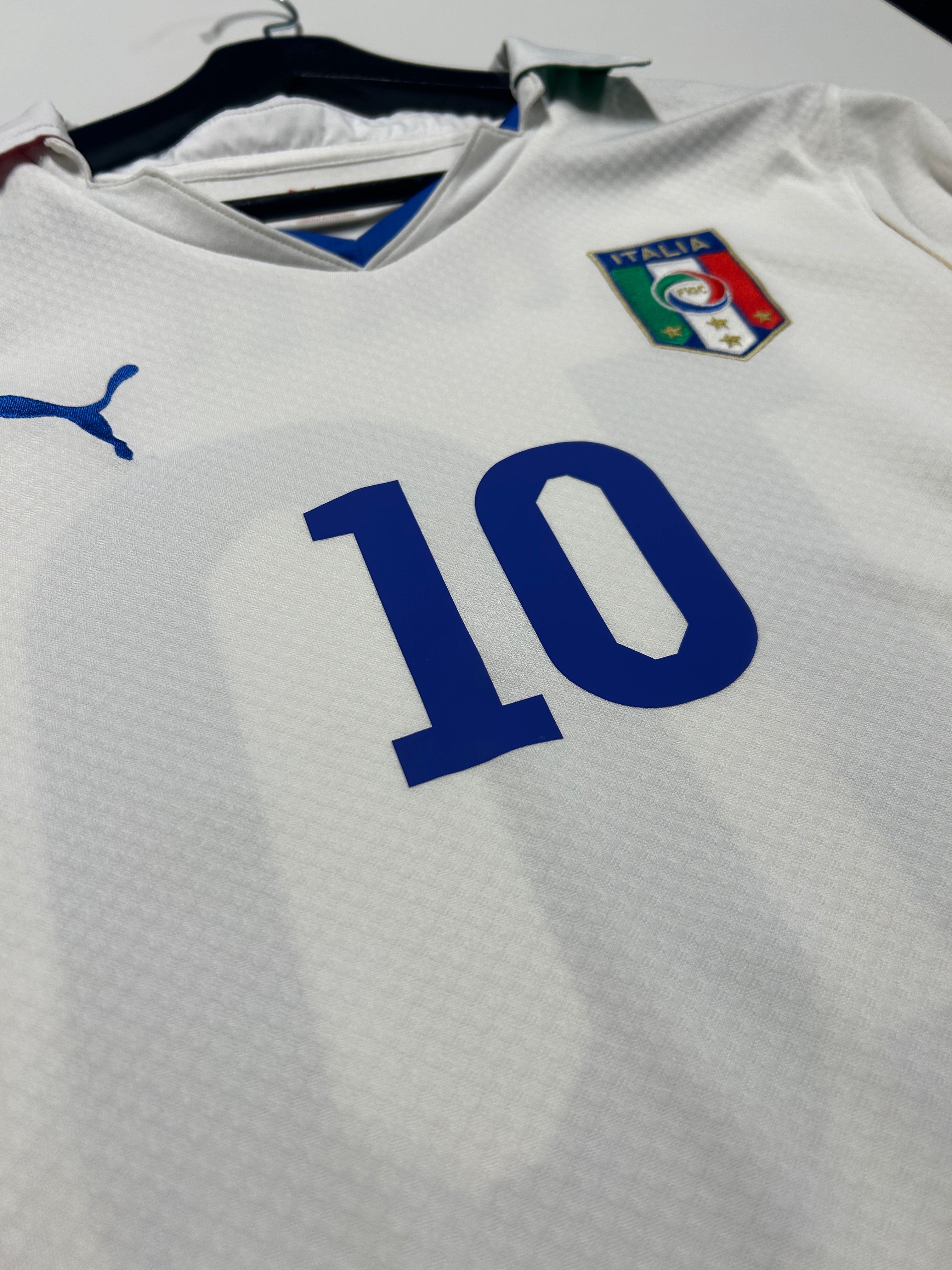 Puma - Italy 2010/11 Away Football Shirt 'TOTTI'