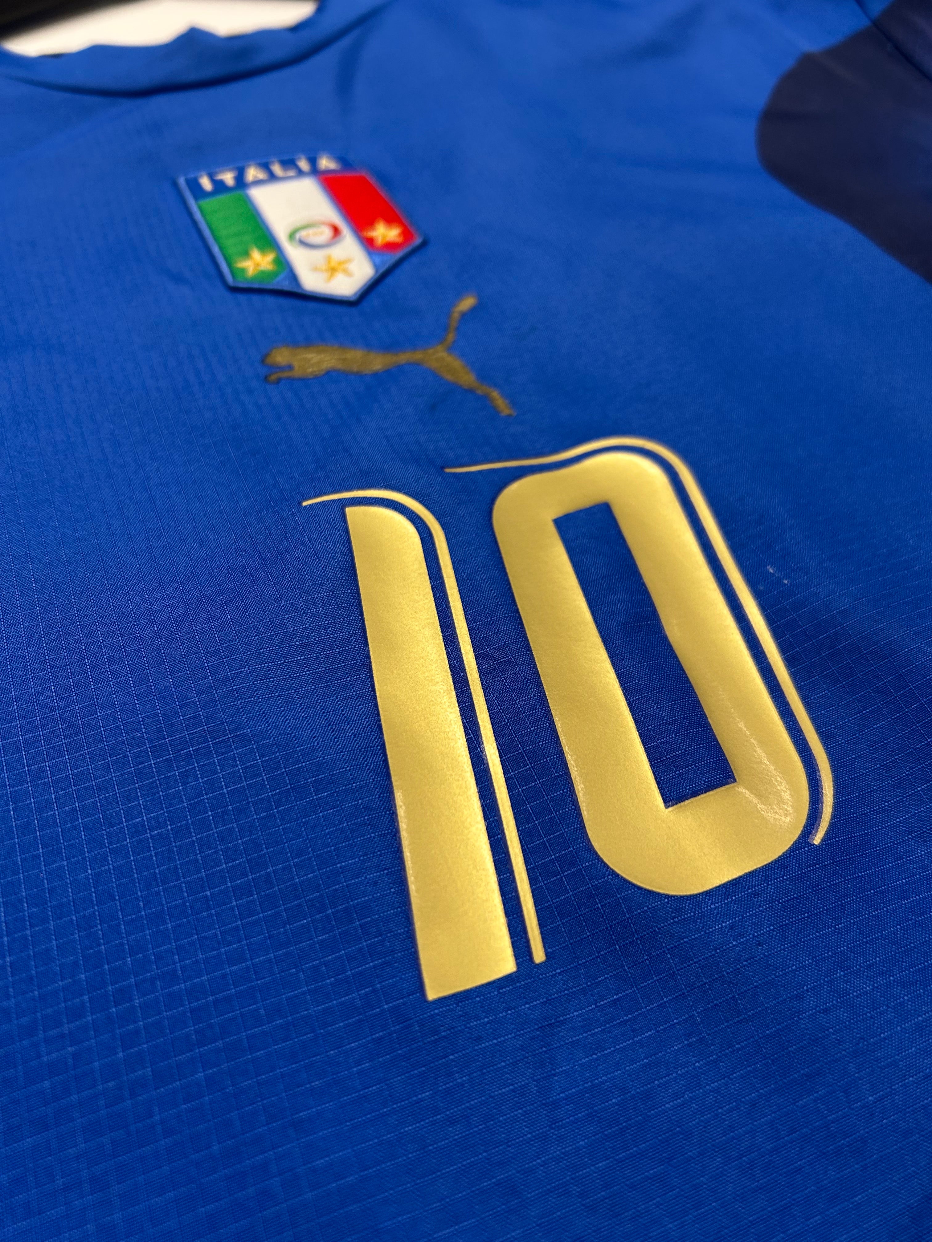Puma - Italy 2006 Home Football Shirt 'TOTTI'