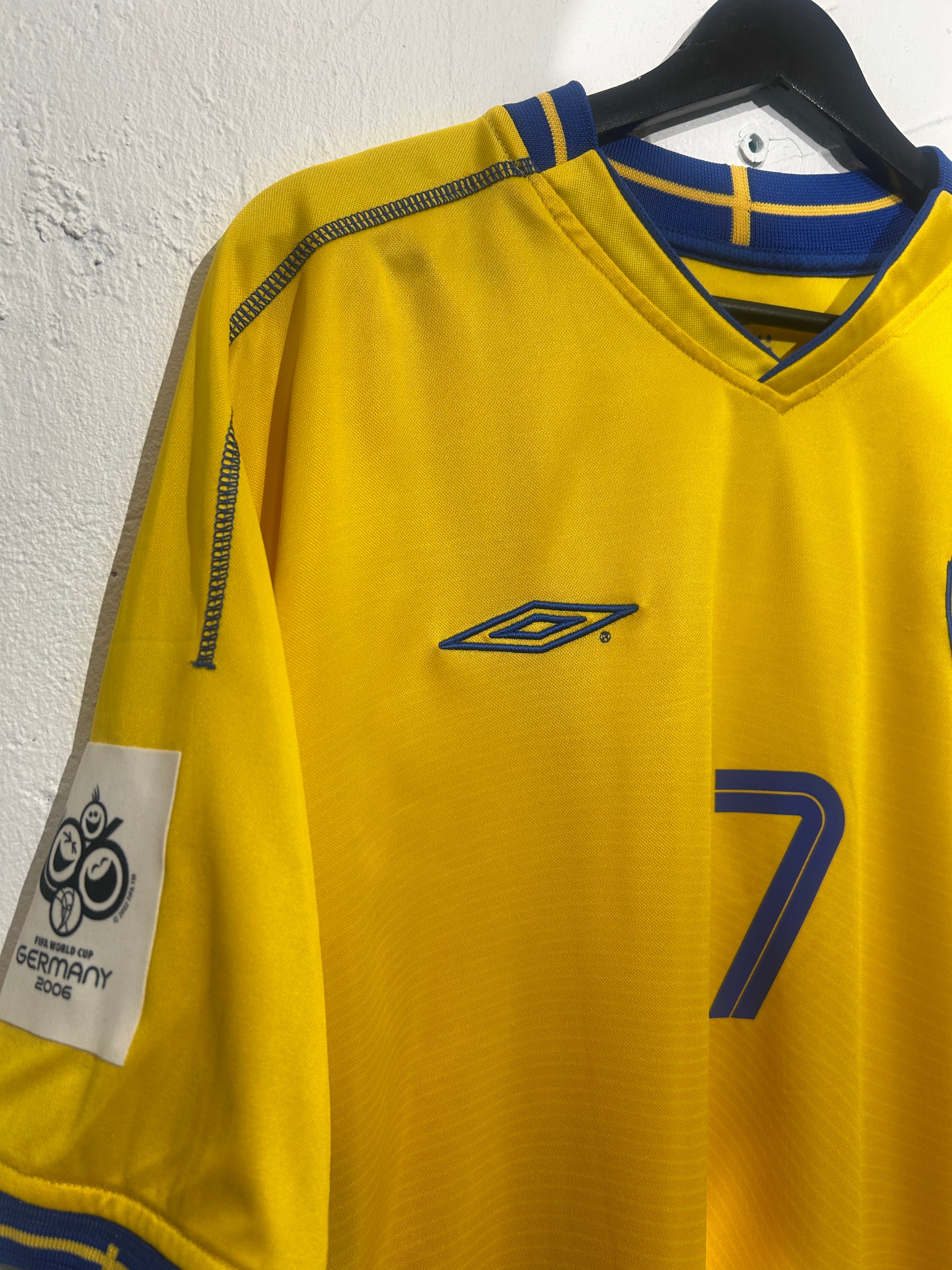 Umbro - Sweden 2004 Home Football Shirt 'WILHELMSSON'