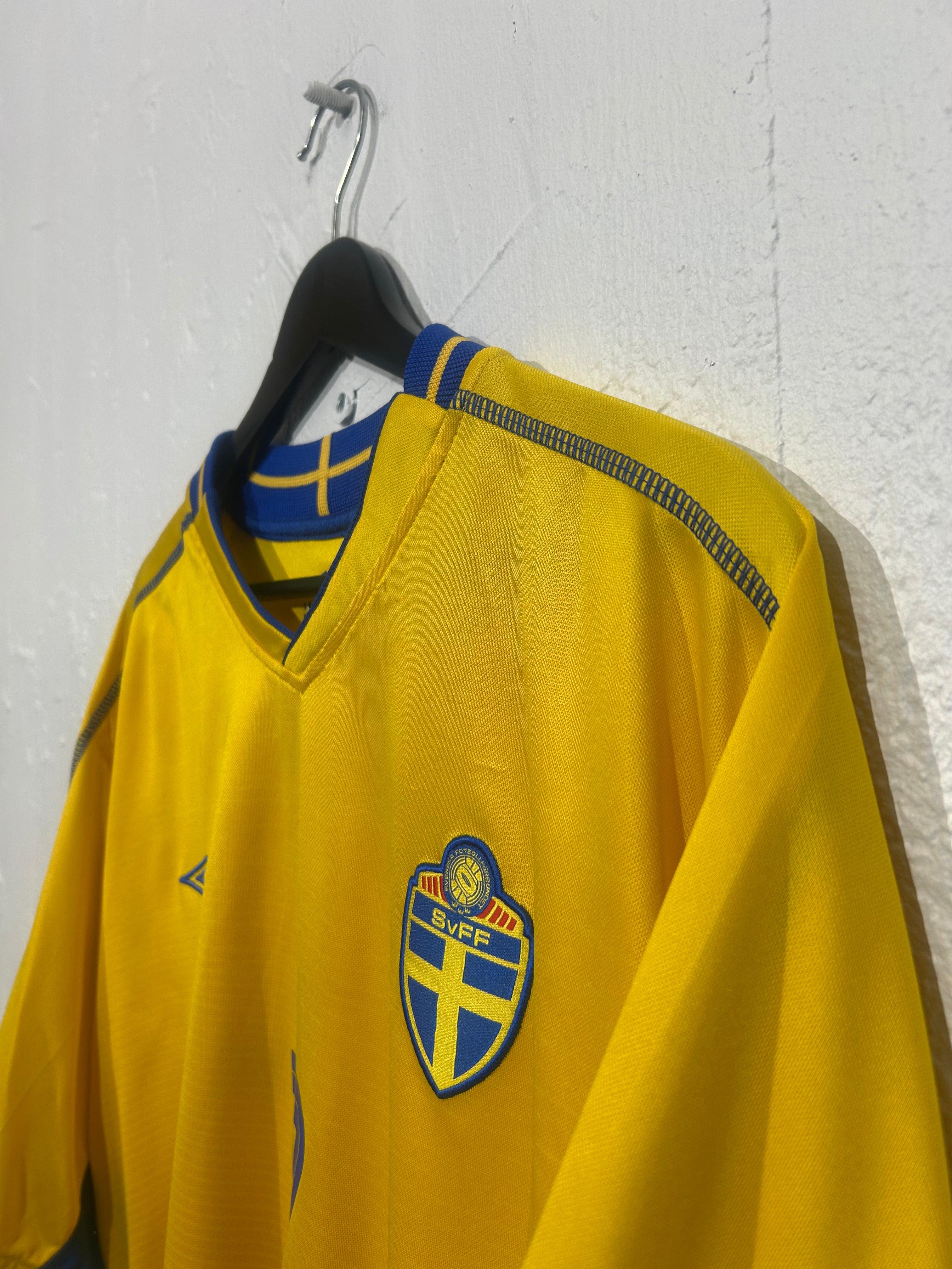 Umbro - Sweden 2004 Home Football Shirt 'WILHELMSSON'