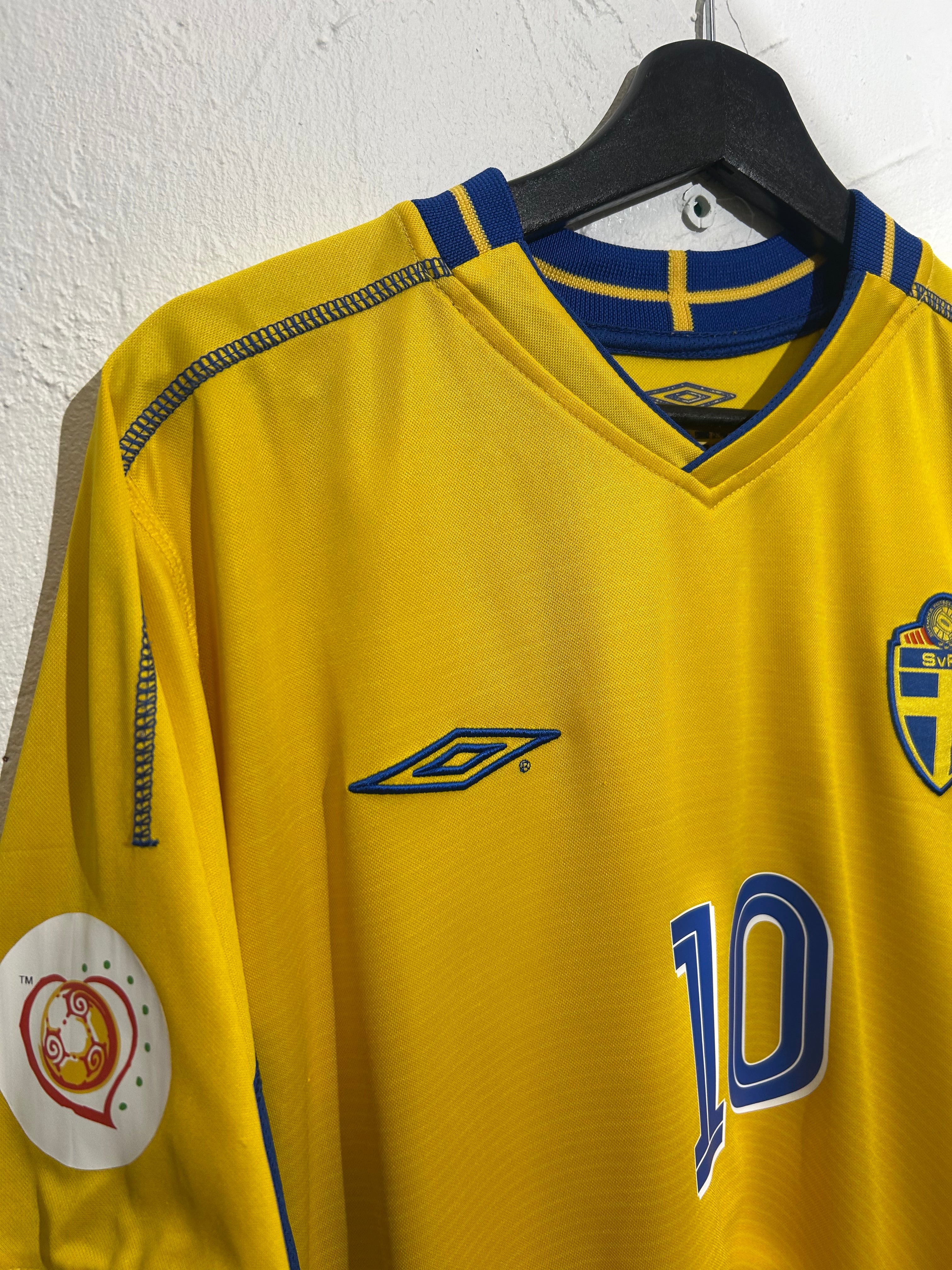 Umbro - Sweden 2004 Home Football Shirt 'IBRAHIMOVIC'