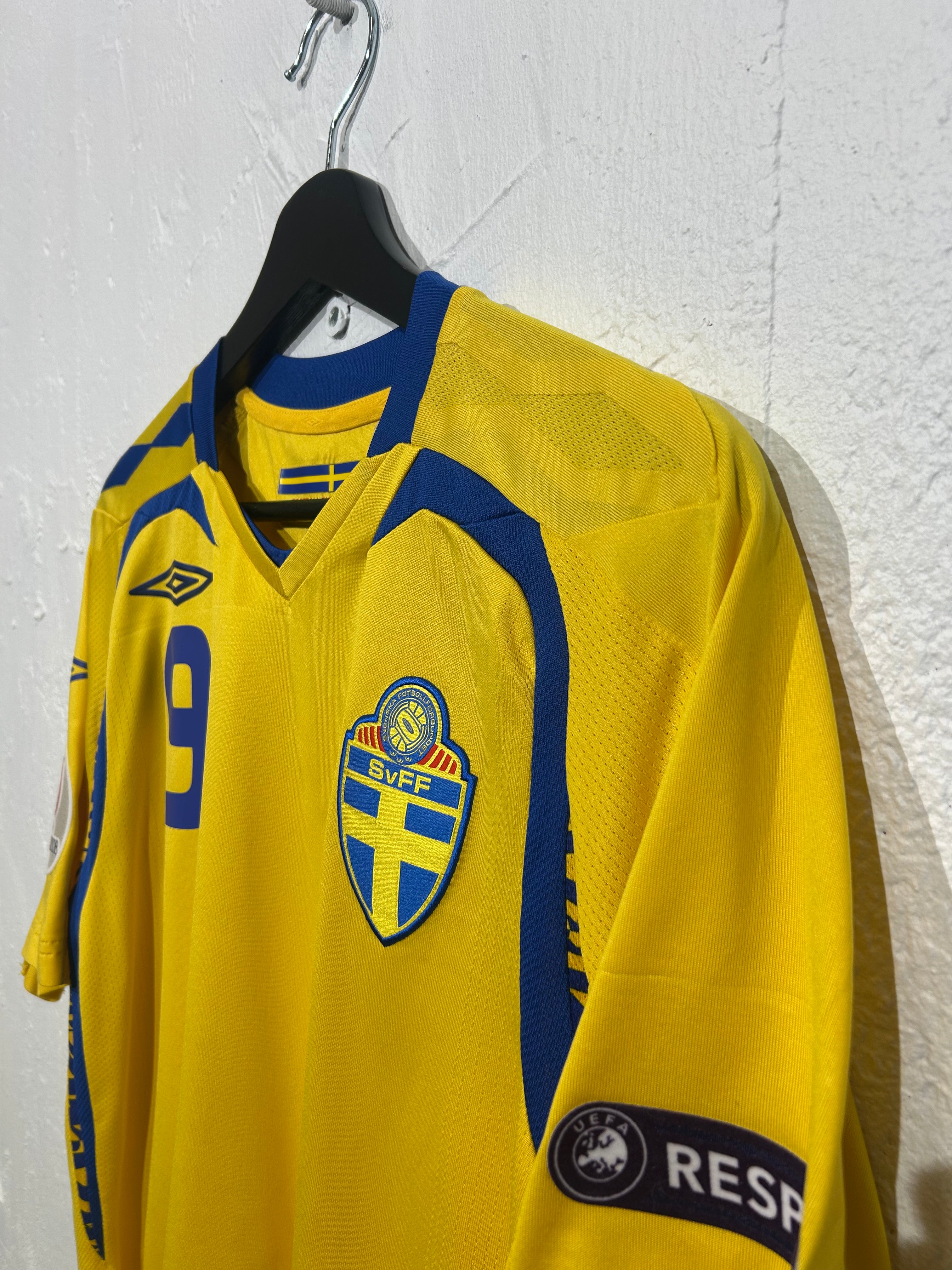 Umbro - Sweden 2008 Home Football Shirt 'LJUNGBERG'