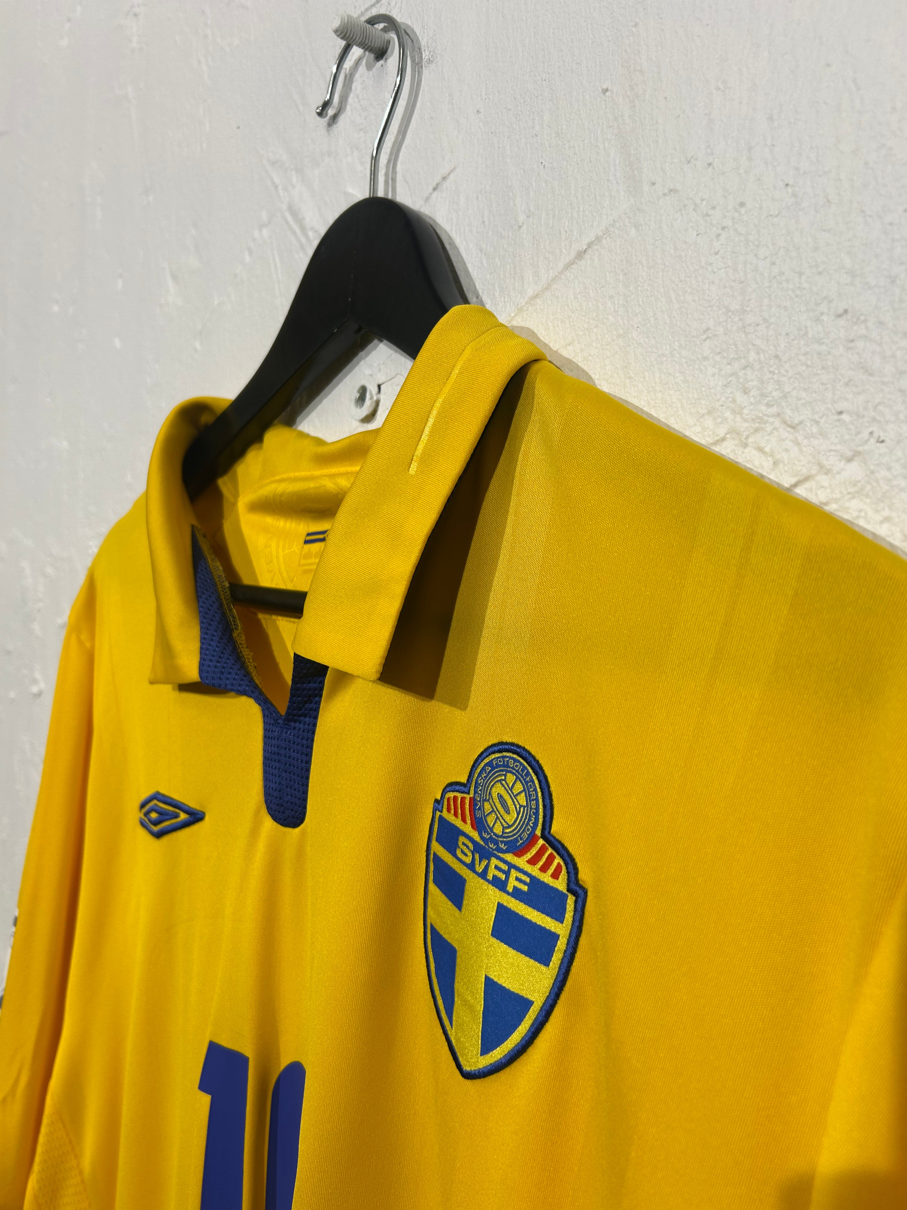 Umbro - Sweden 2009 Home Football Shirt 'IBRAHIMOVIC'
